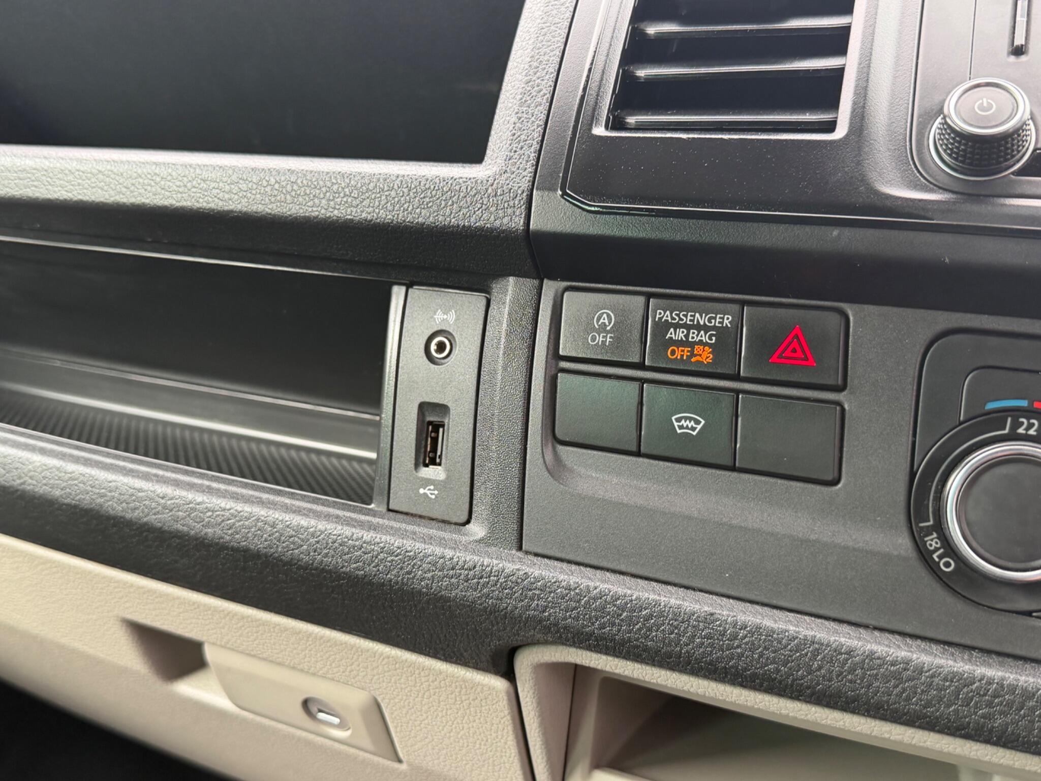 Volkswagen Transporter view 27