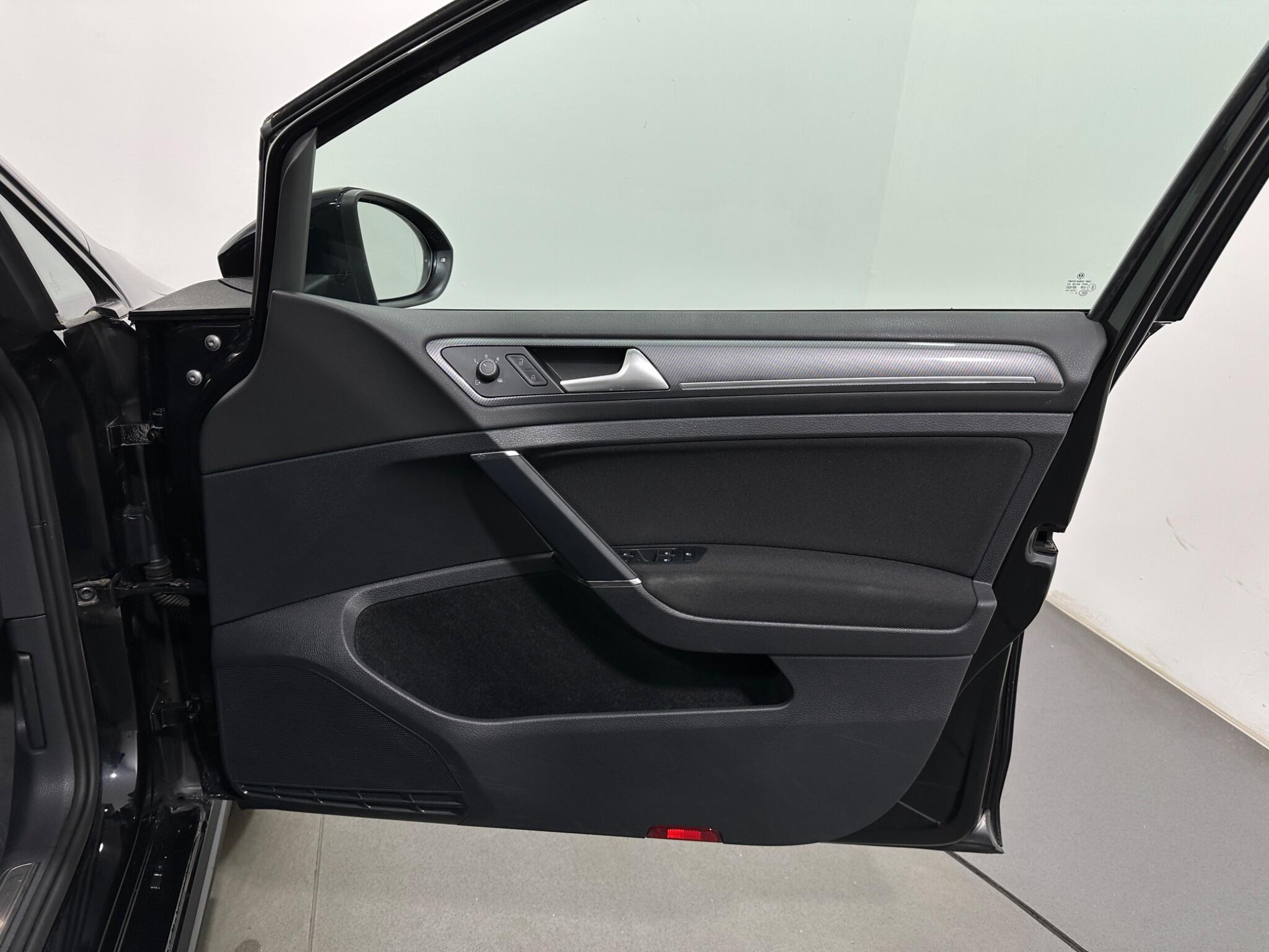 Volkswagen Golf view 34