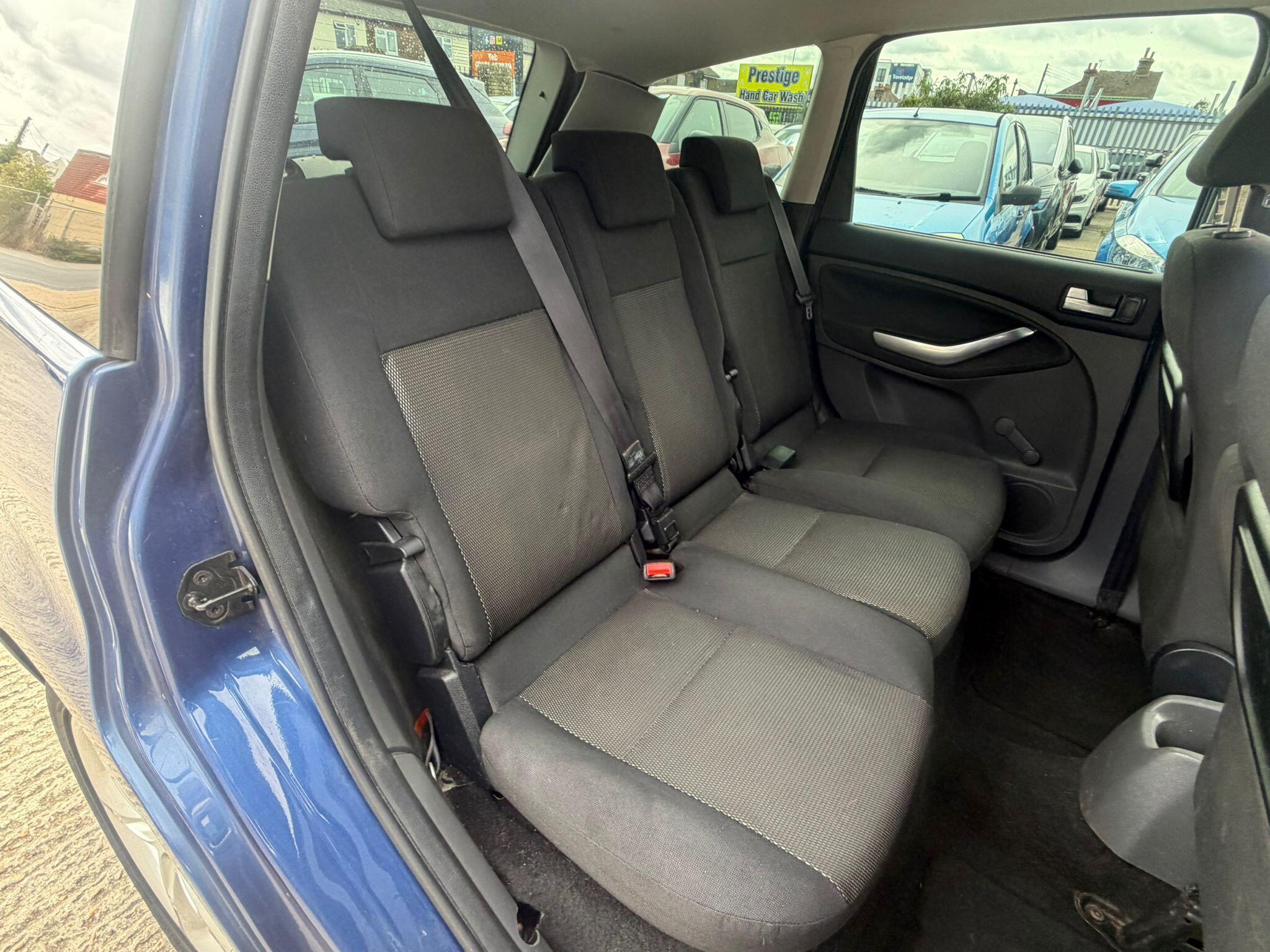 Ford C-Max view 13