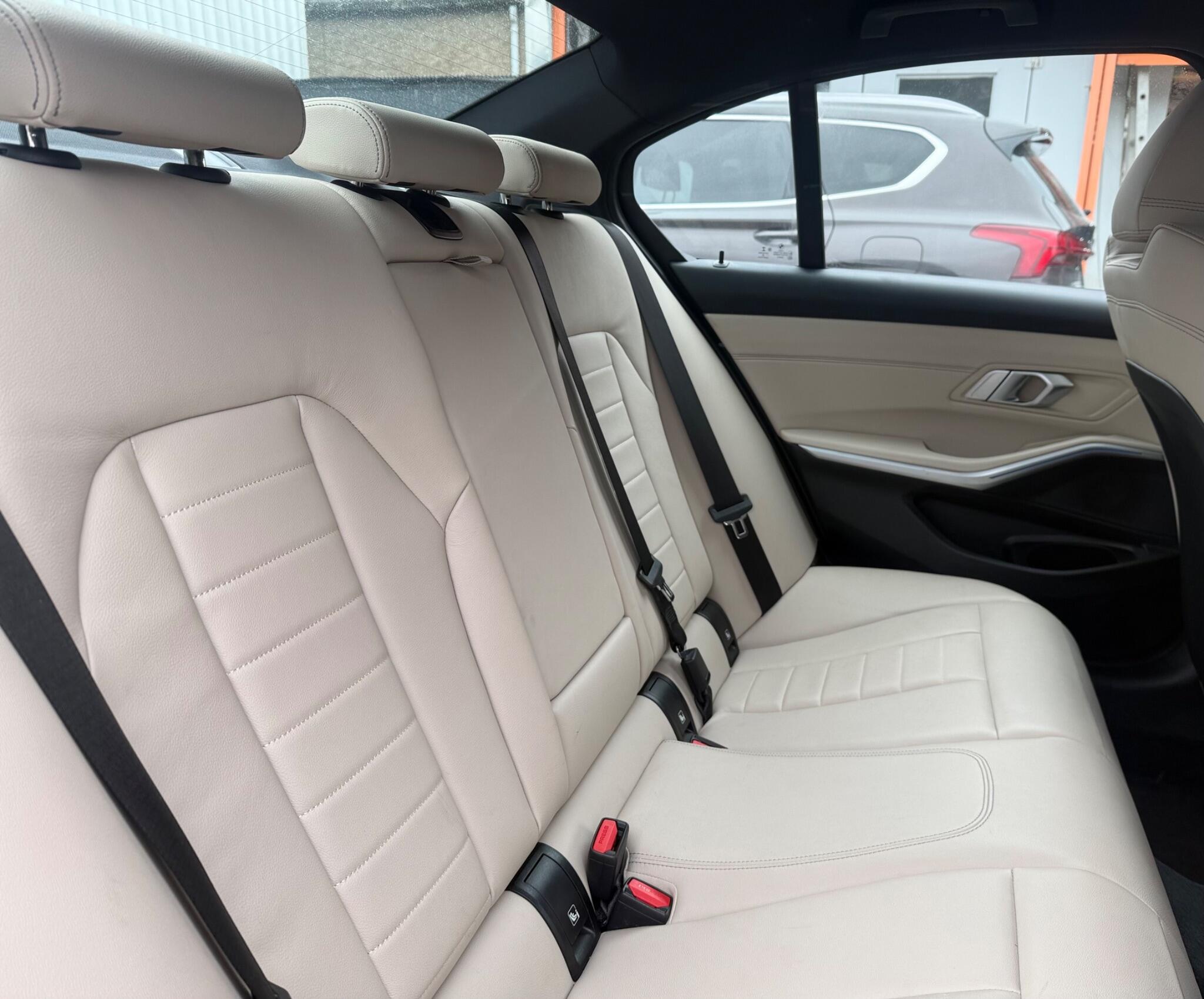 BMW 3 Series view 17