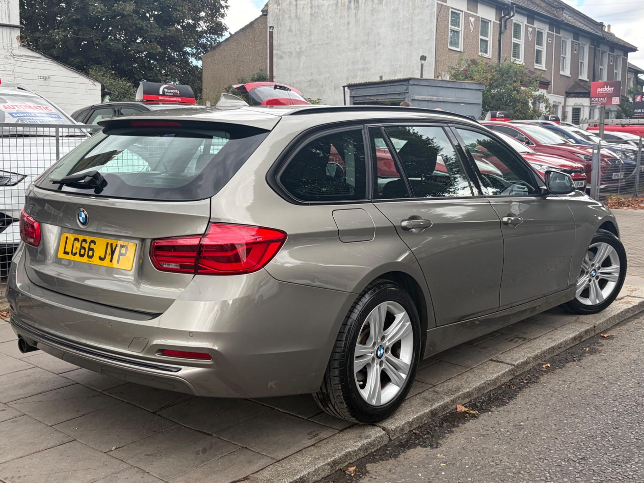 BMW 3 Series view 3