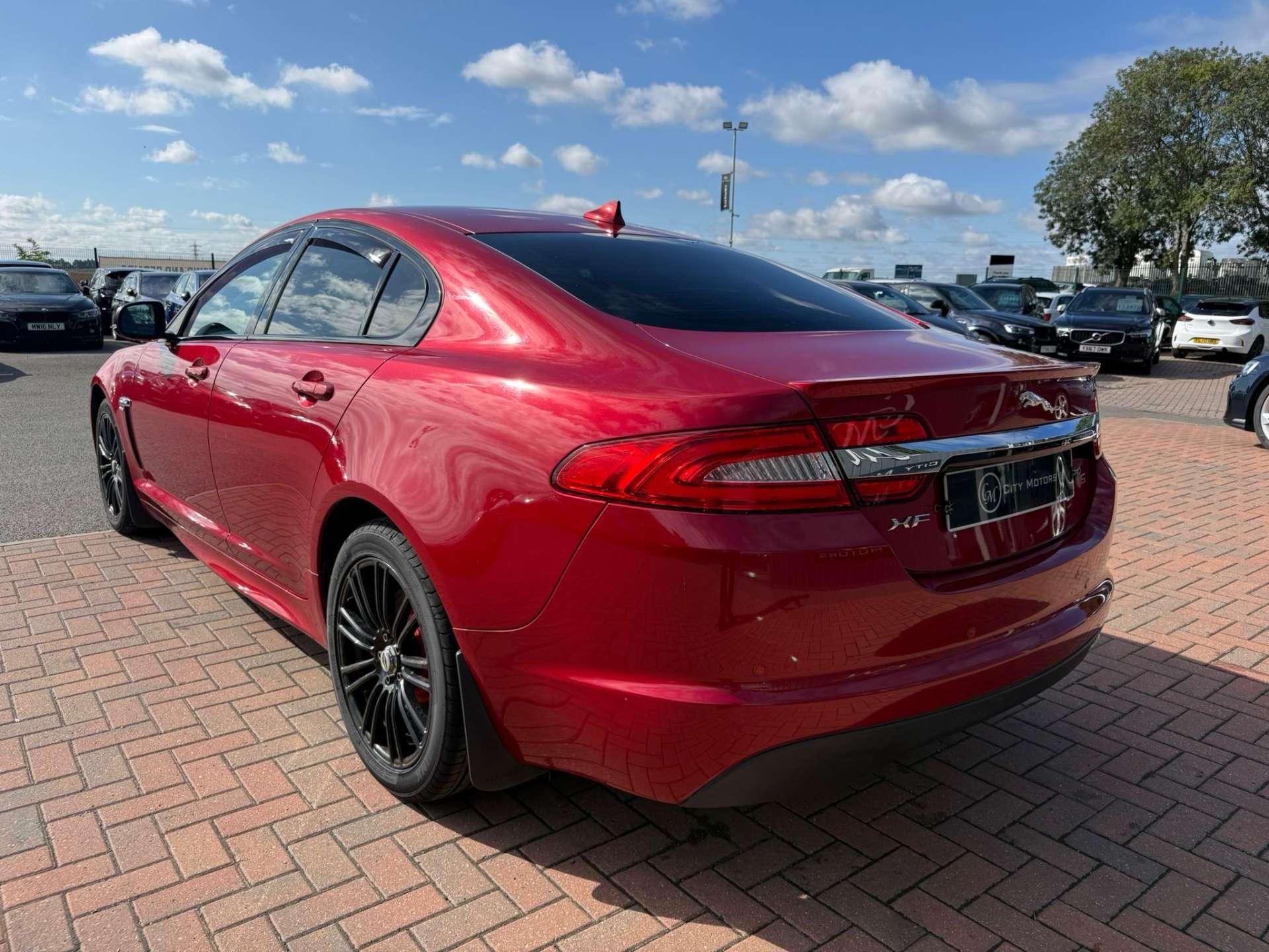 Jaguar XF view 11