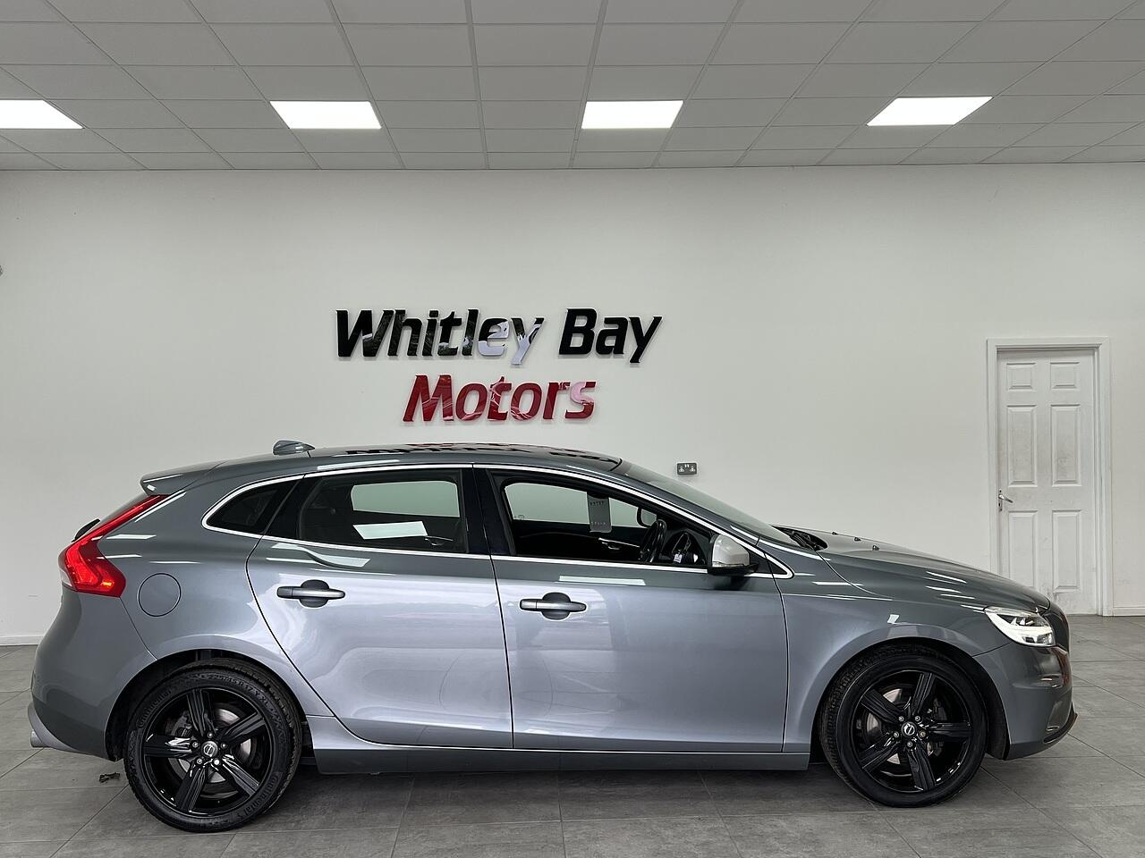 Volvo V40 view 2