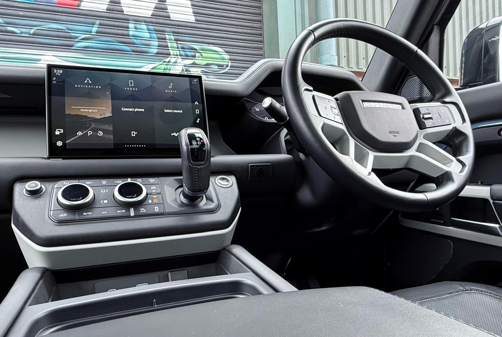 Land Rover Defender view 41