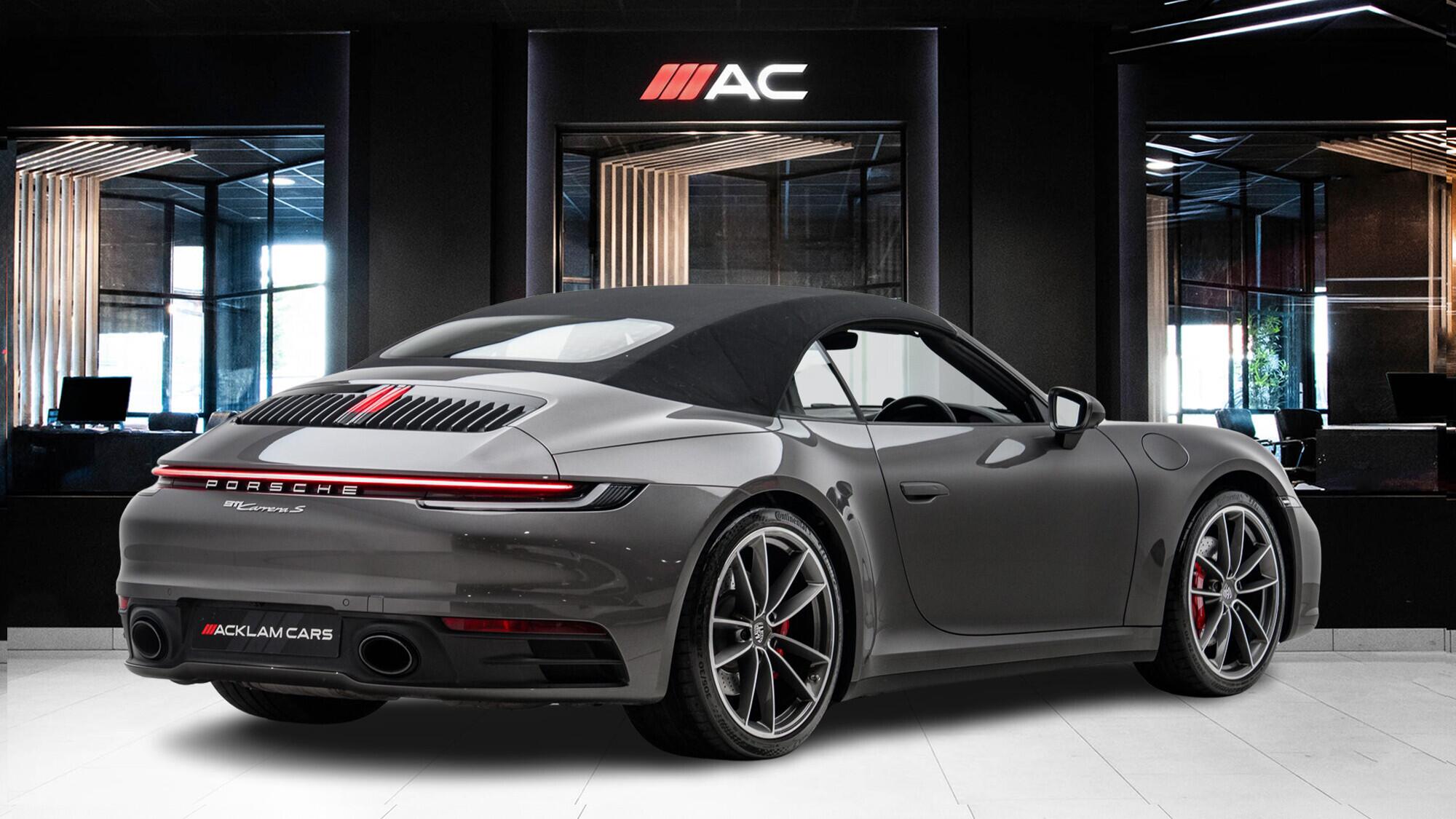 Porsche 911 view 6