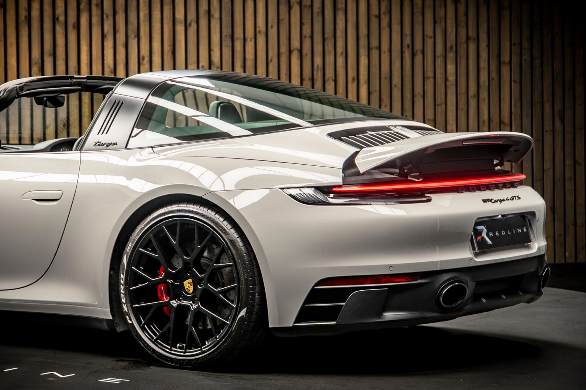 Porsche 911 view 18