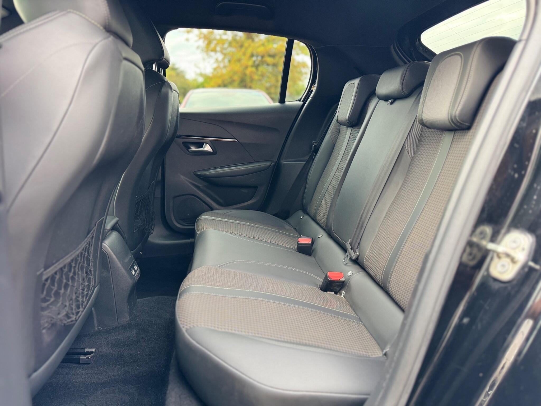 Peugeot e-208 view 24
