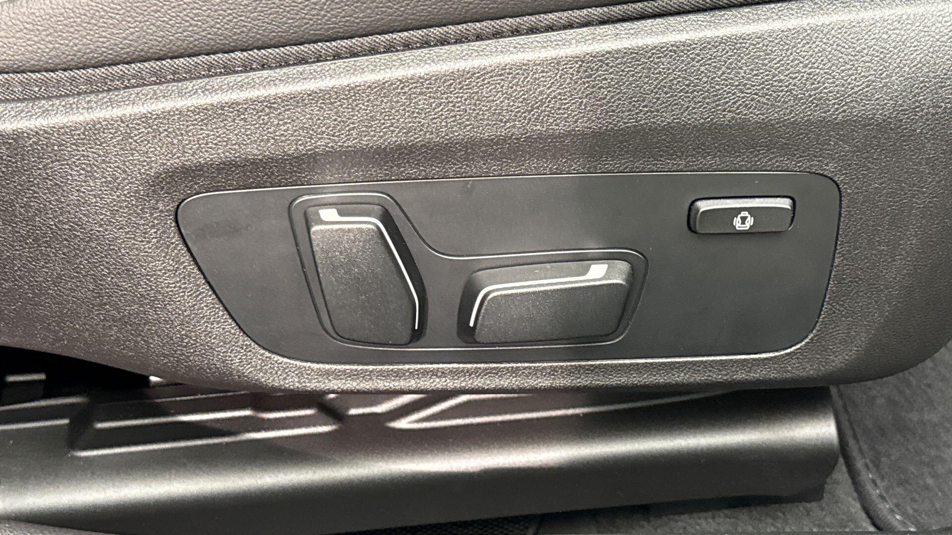 BMW 3 Series view 30