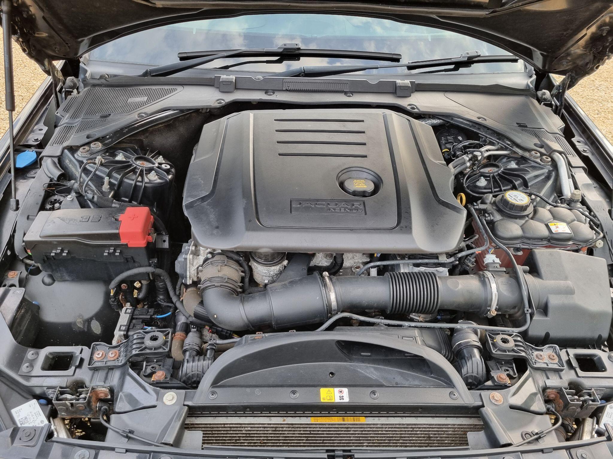 Jaguar Xe view 76