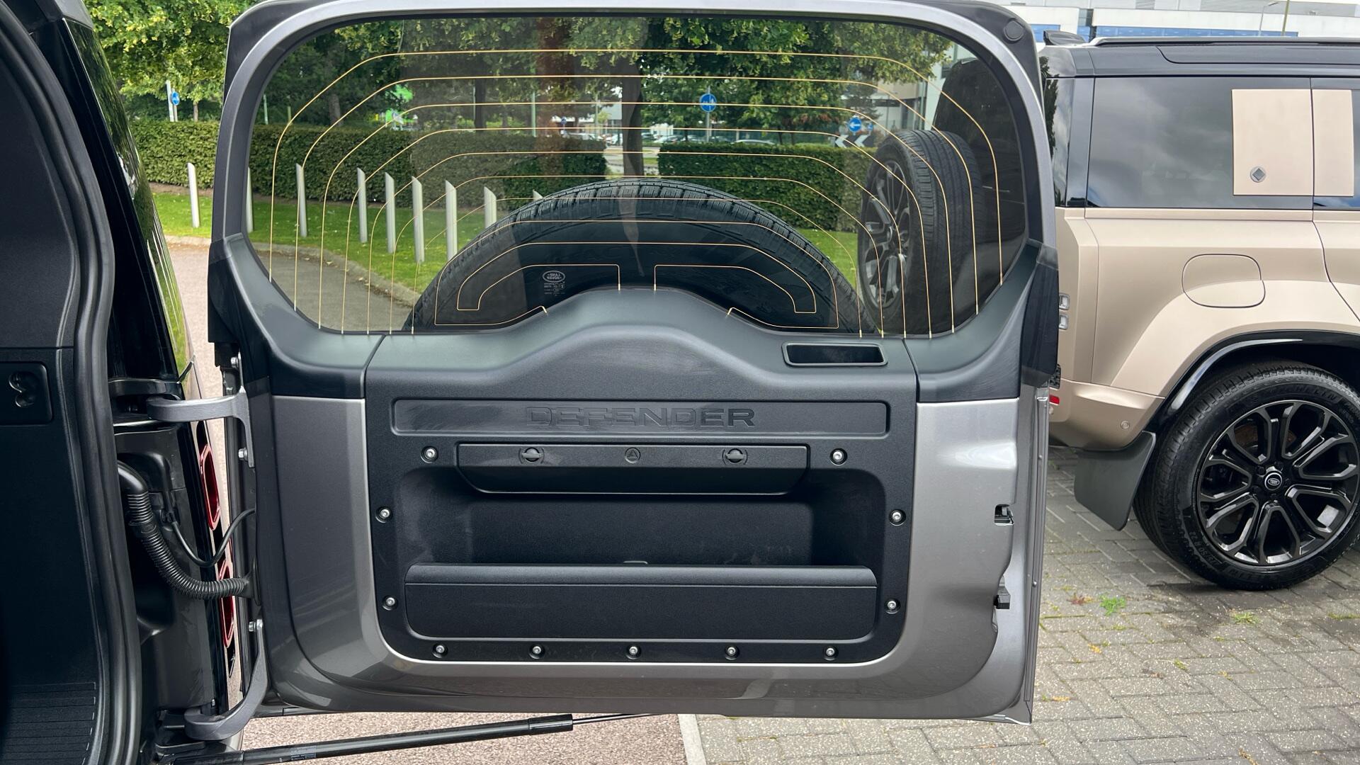 Land Rover Defender view 25