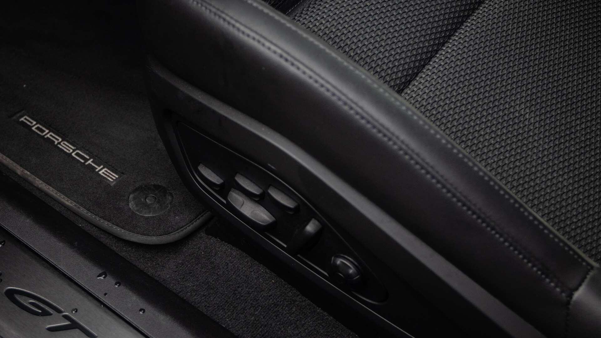 Porsche Taycan view 25