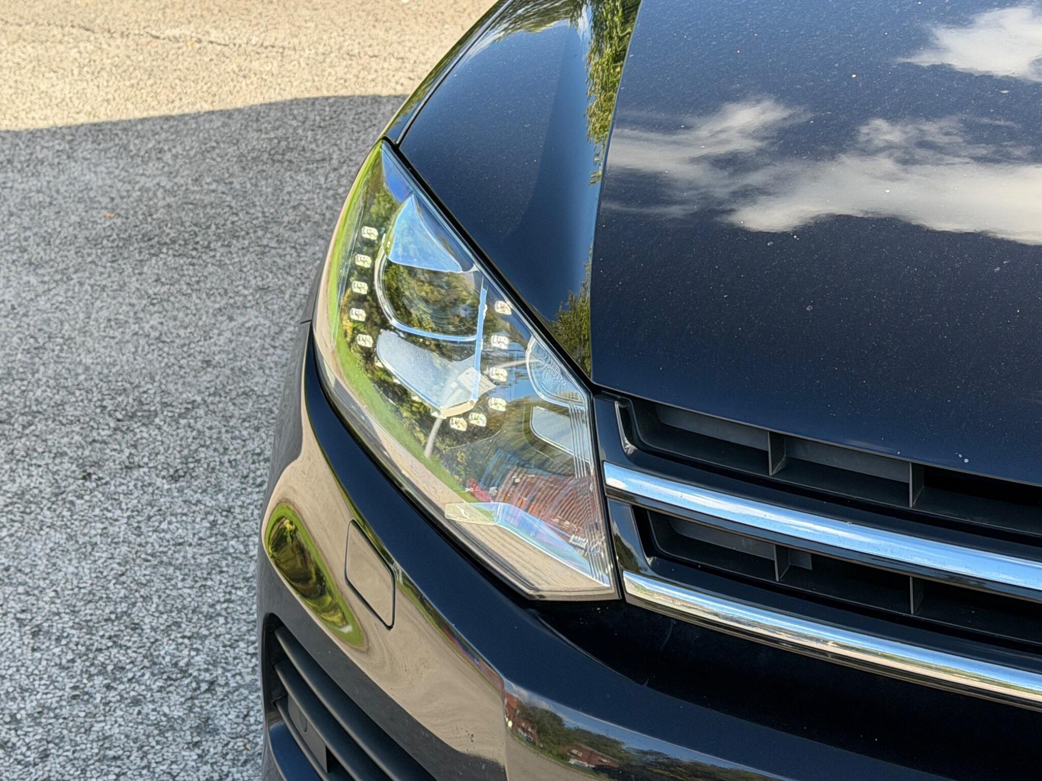 Volkswagen Touareg view 30