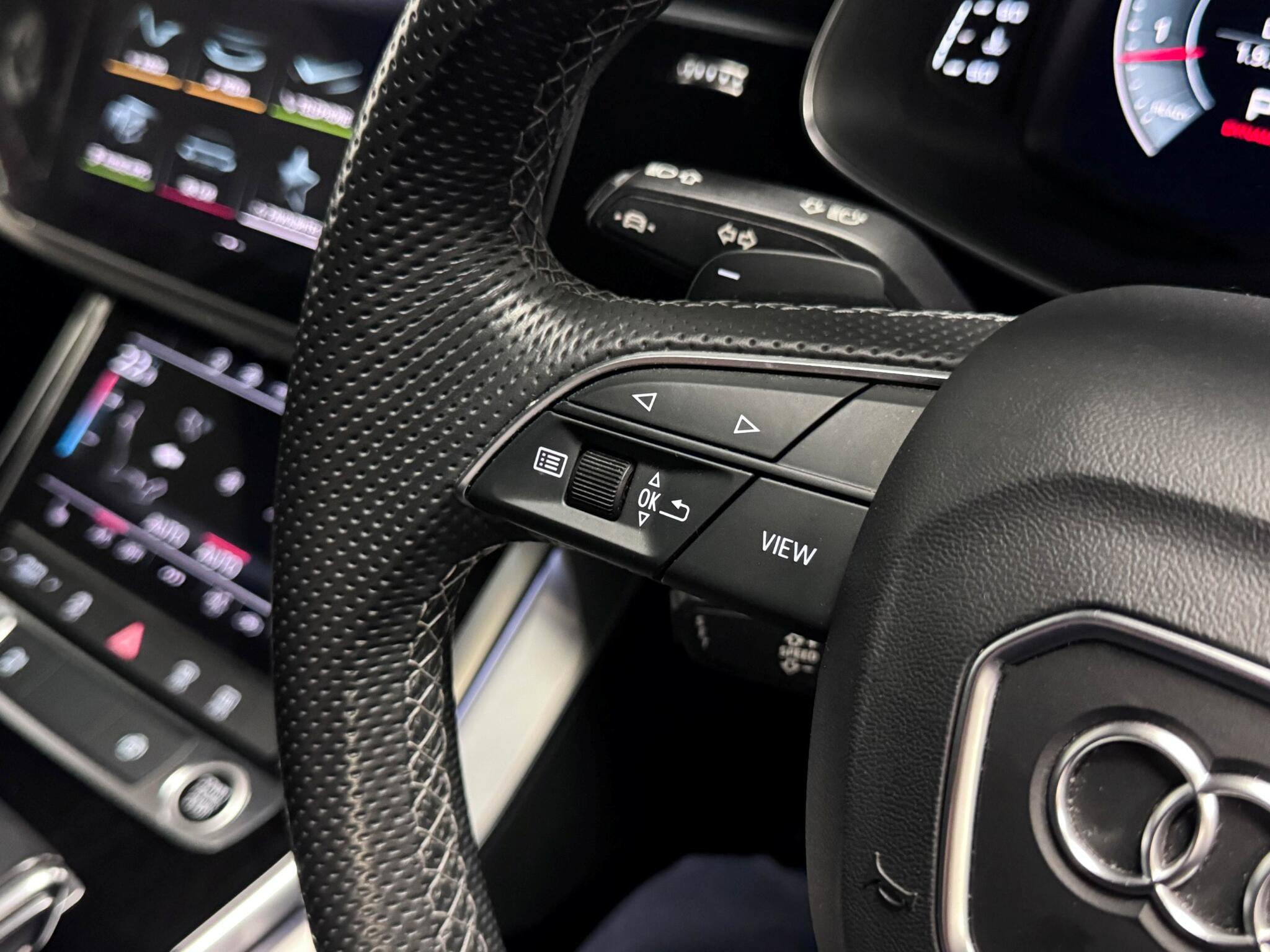 Audi Q7 view 14