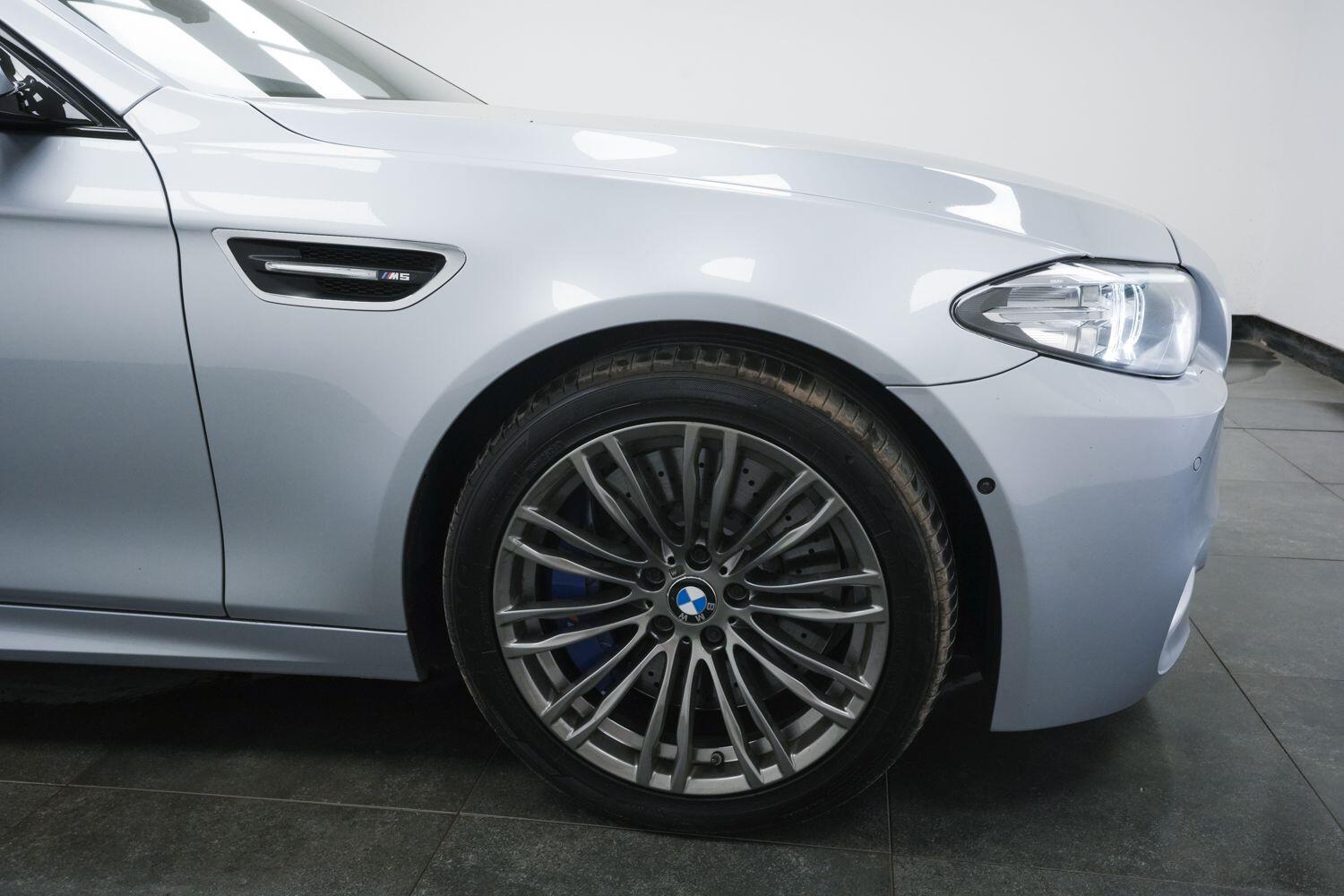 BMW M5 view 5