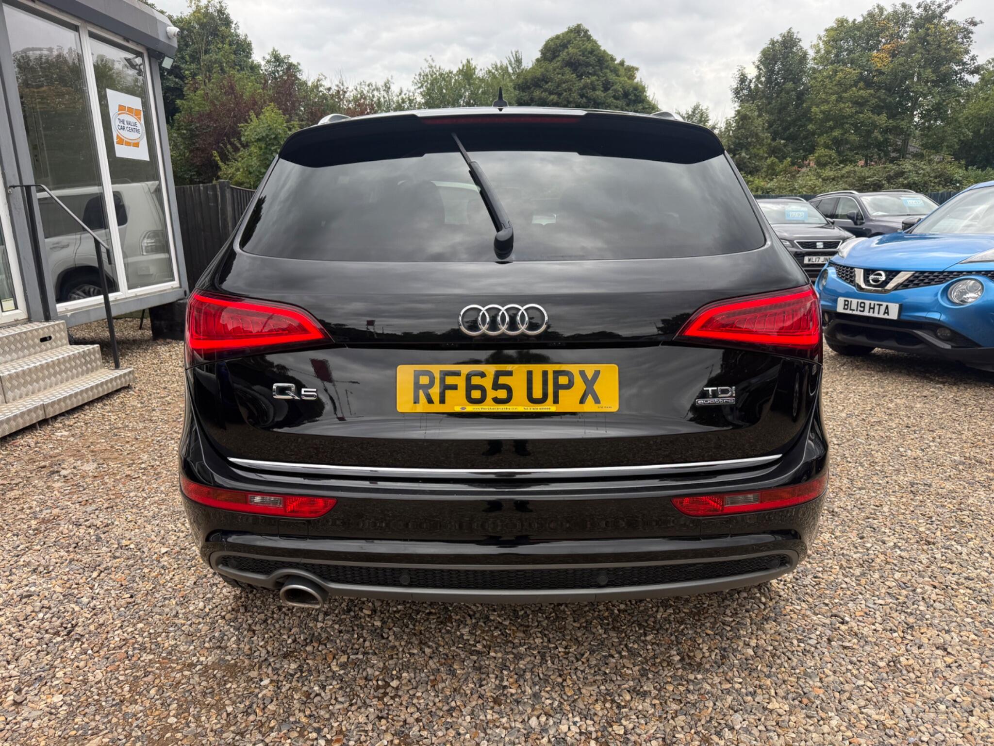 Audi Q5 view 4