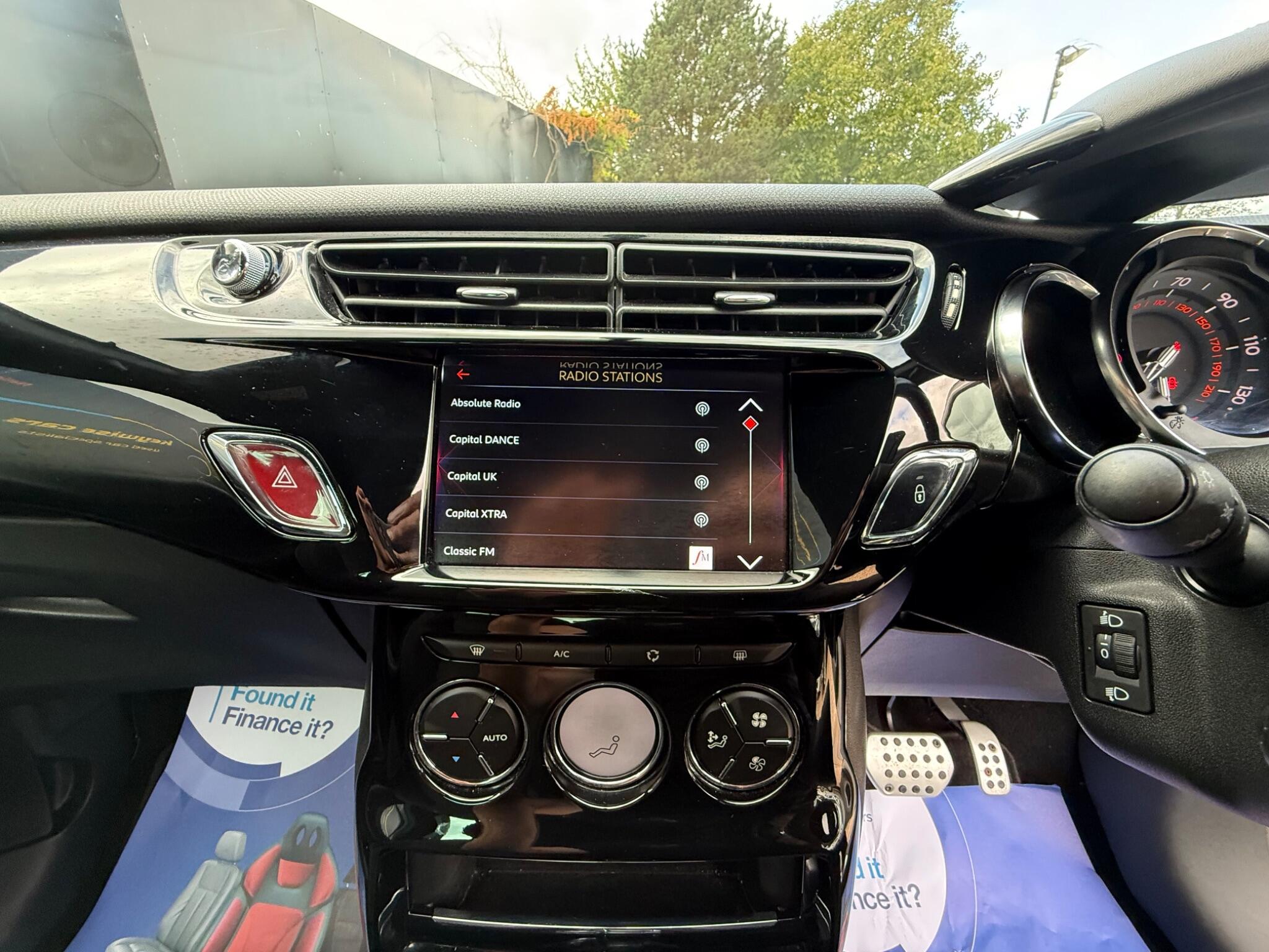 DS Automobiles DS 3 view 29