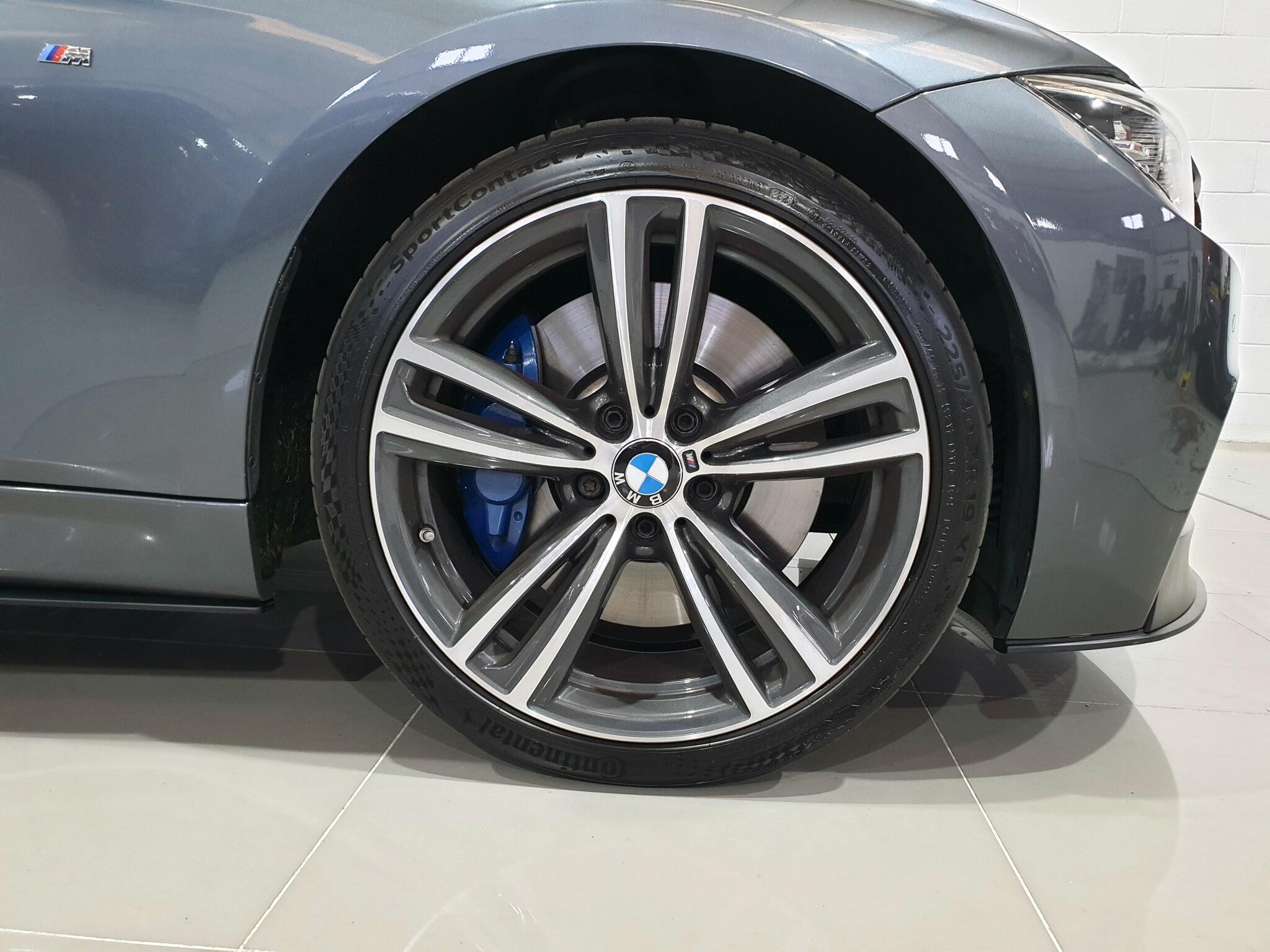 BMW 3 Series view 44