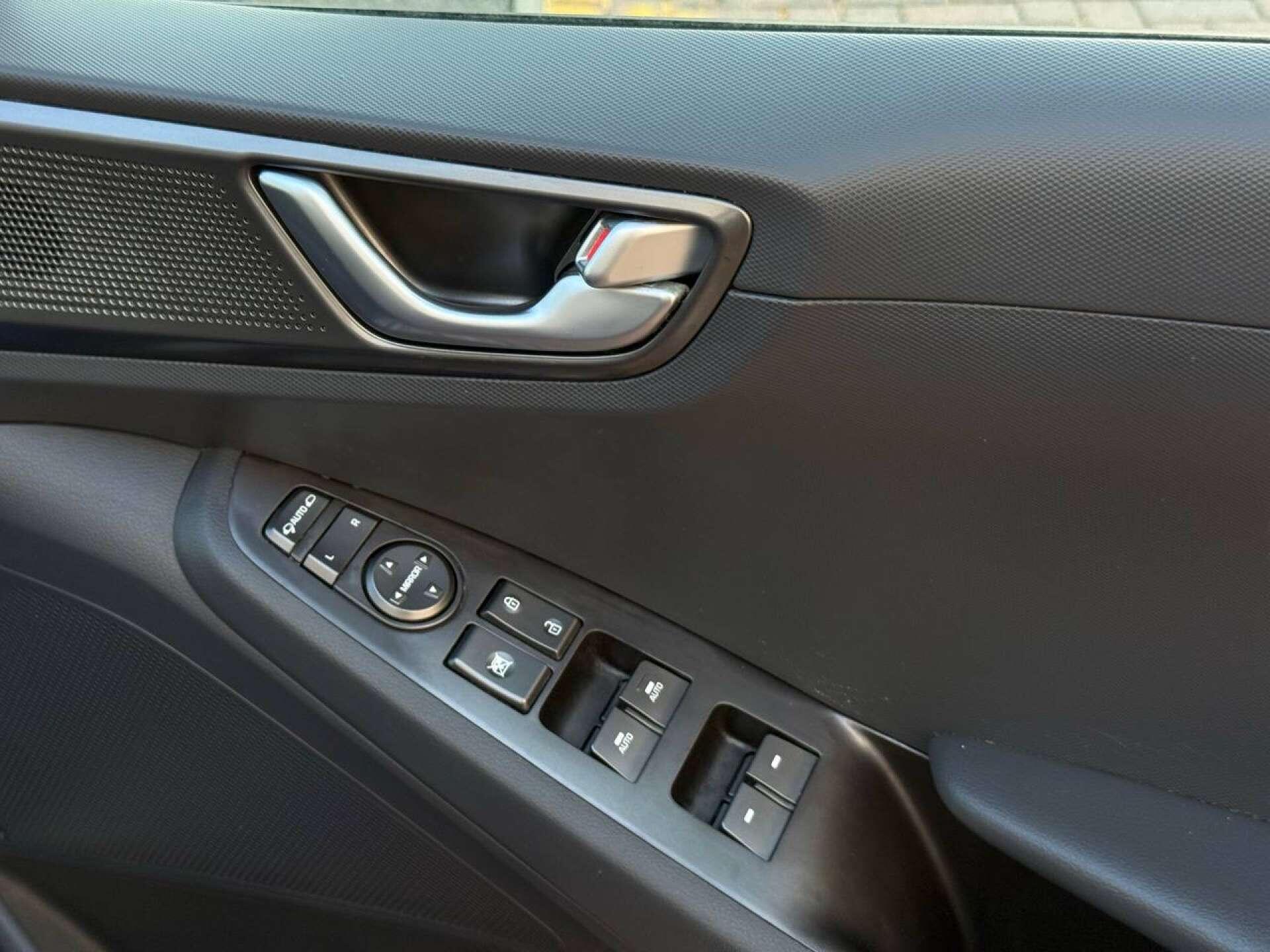 Hyundai Ioniq view 22