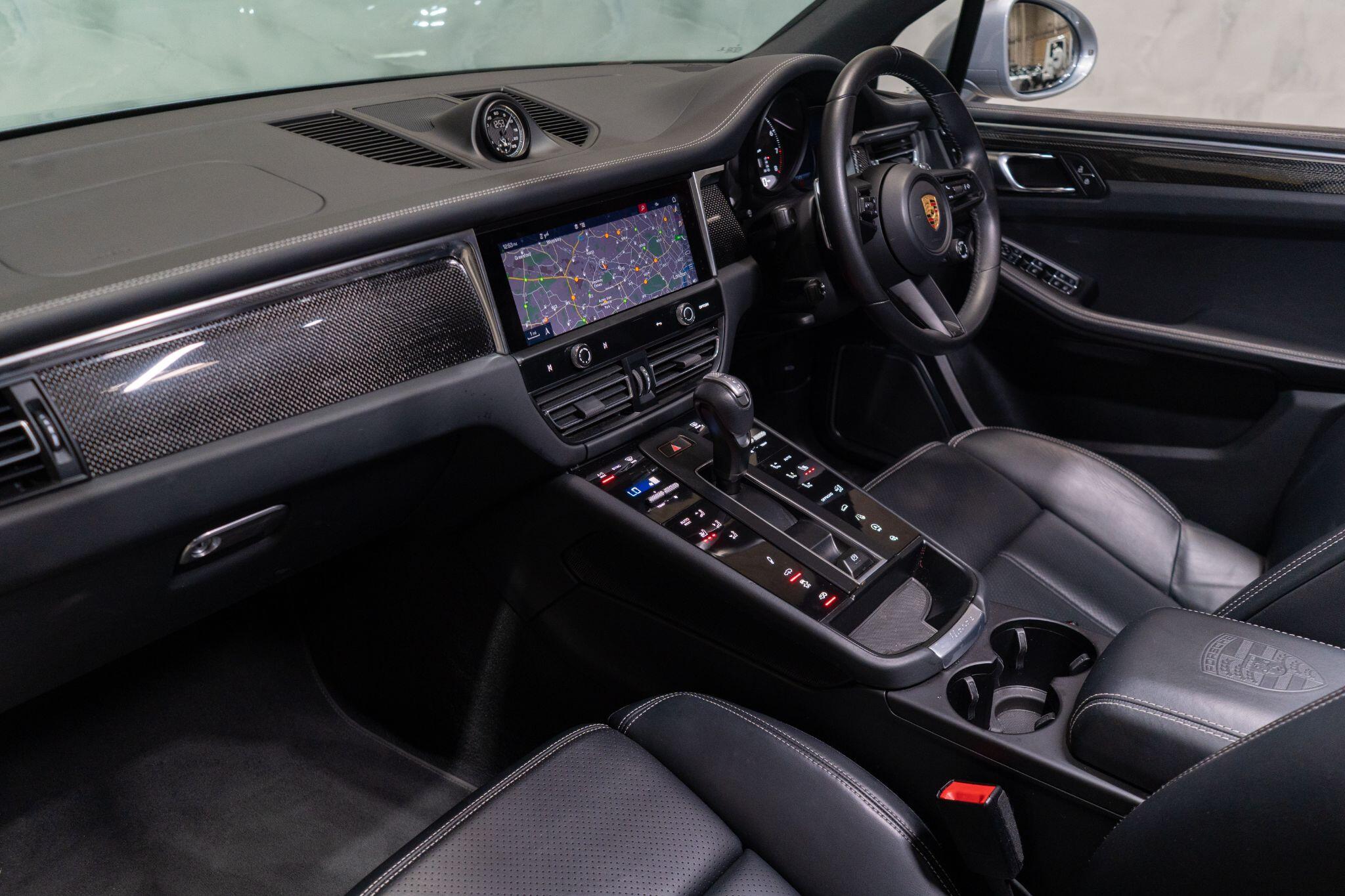 Porsche Macan view 14