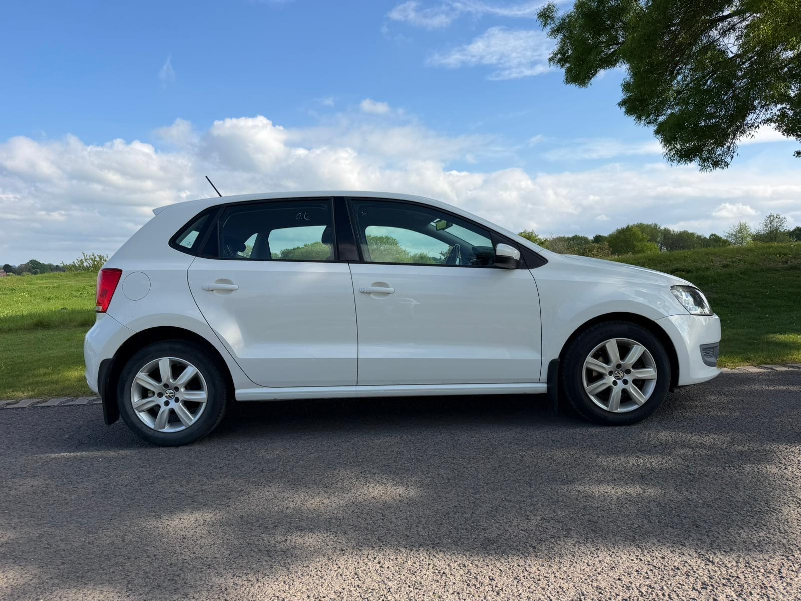 Volkswagen Polo view 8