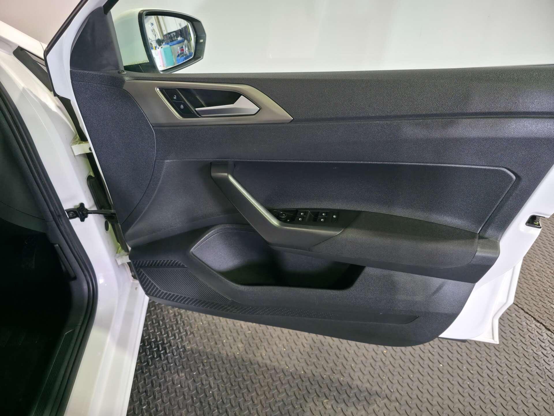 Volkswagen Polo view 18