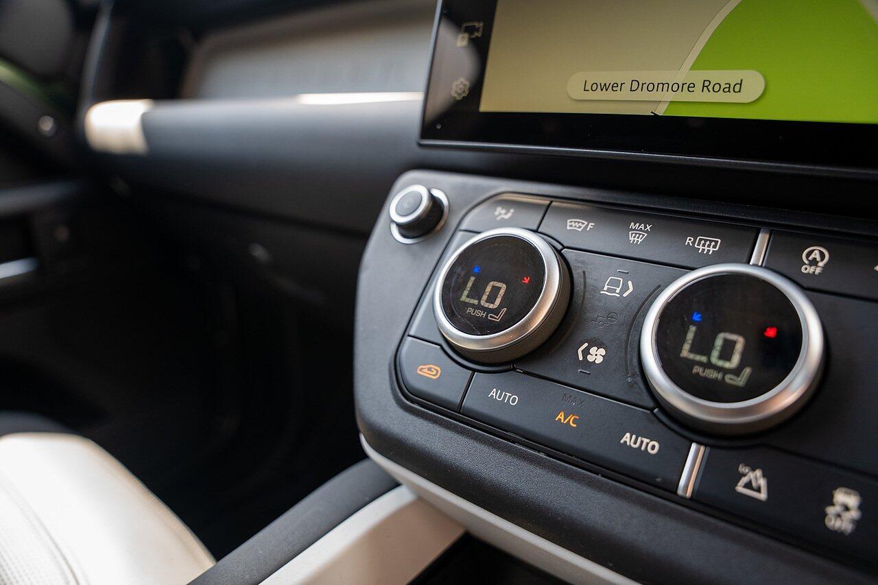 Land Rover Defender view 63