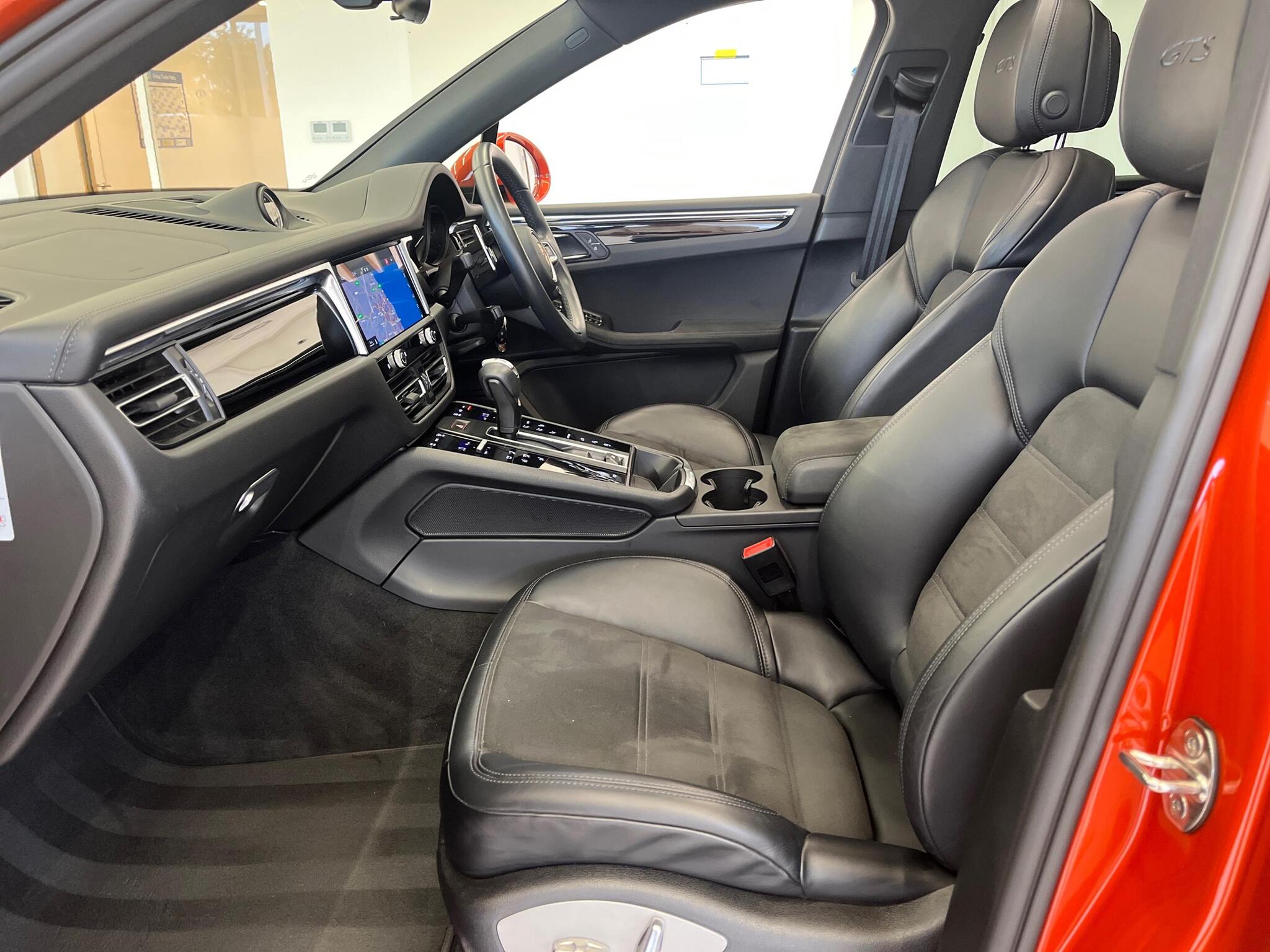Porsche Macan view 33