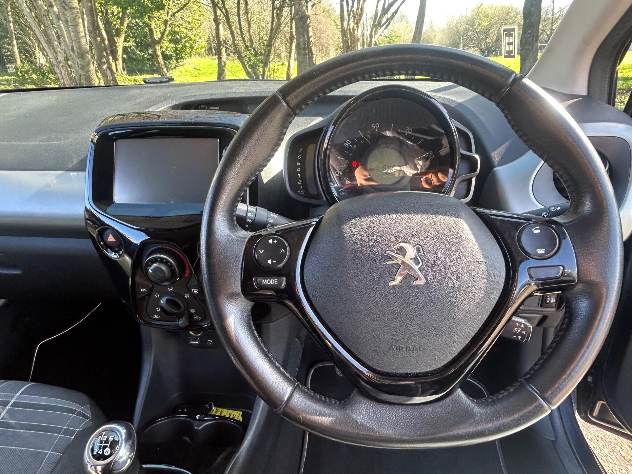 Peugeot 108 view 45