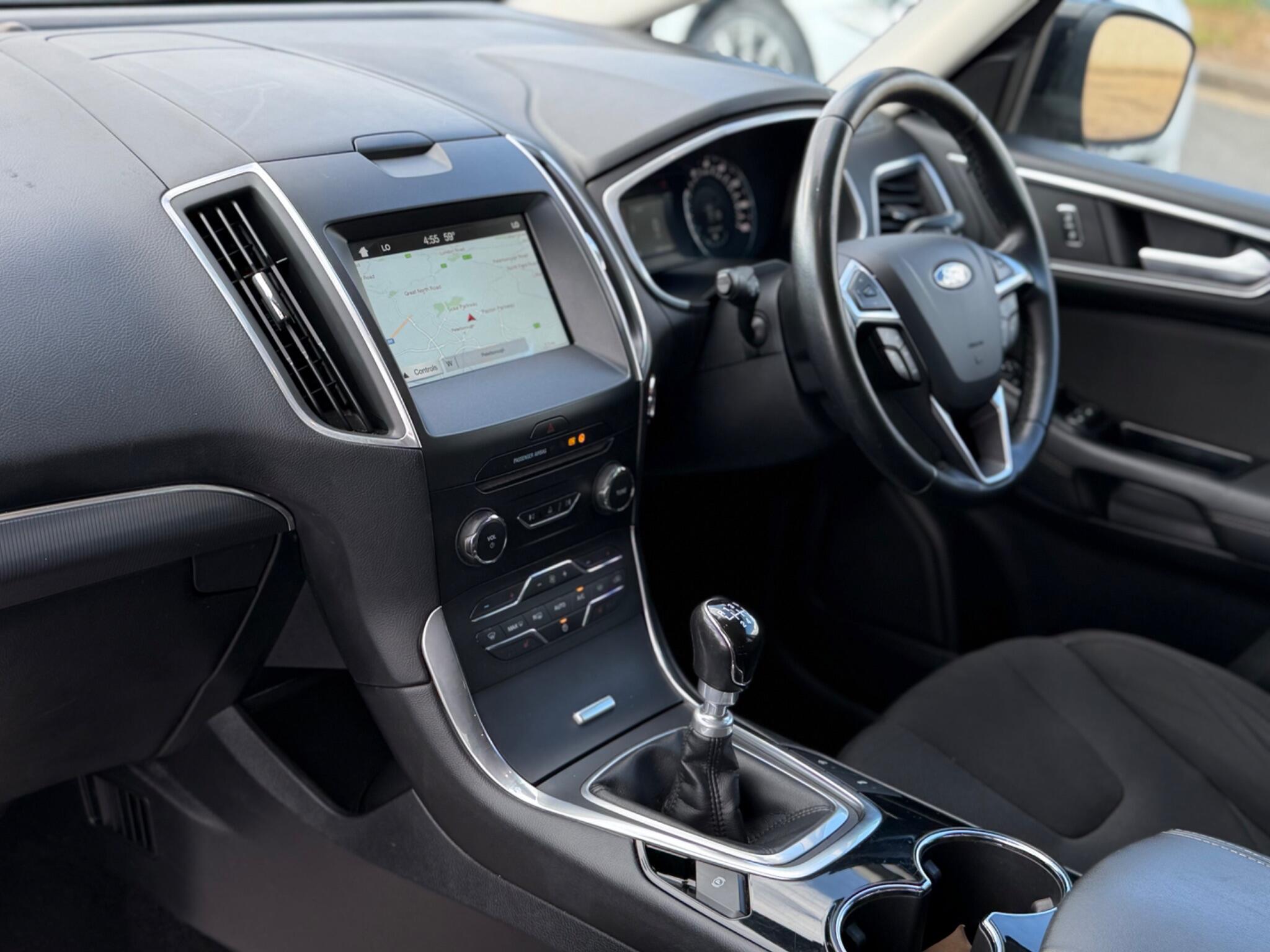 Ford S-Max view 12