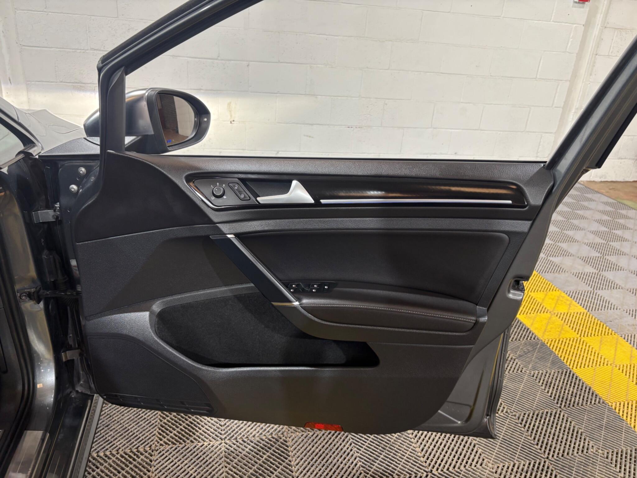 Volkswagen Golf view 37