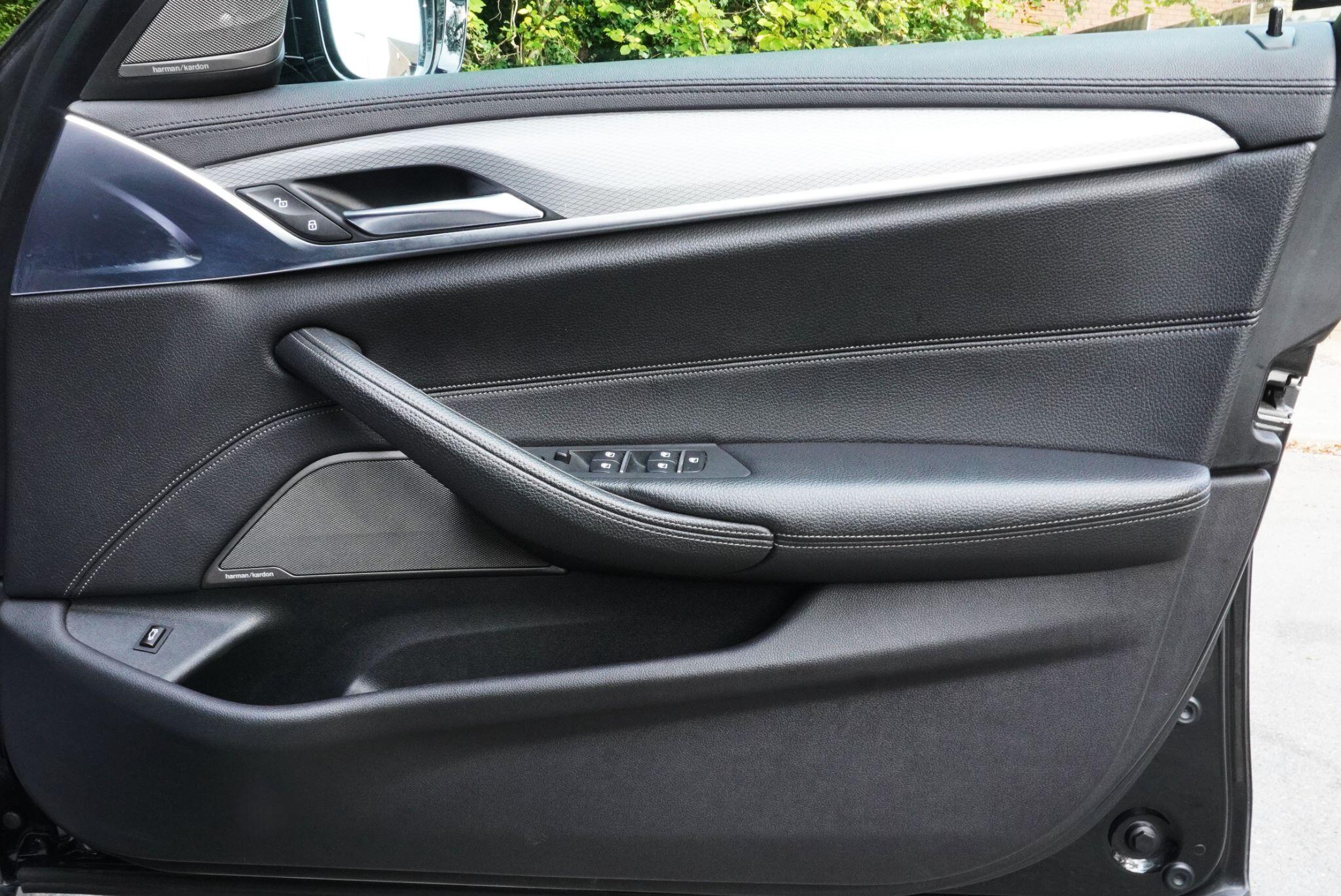 BMW 5 Series view 16