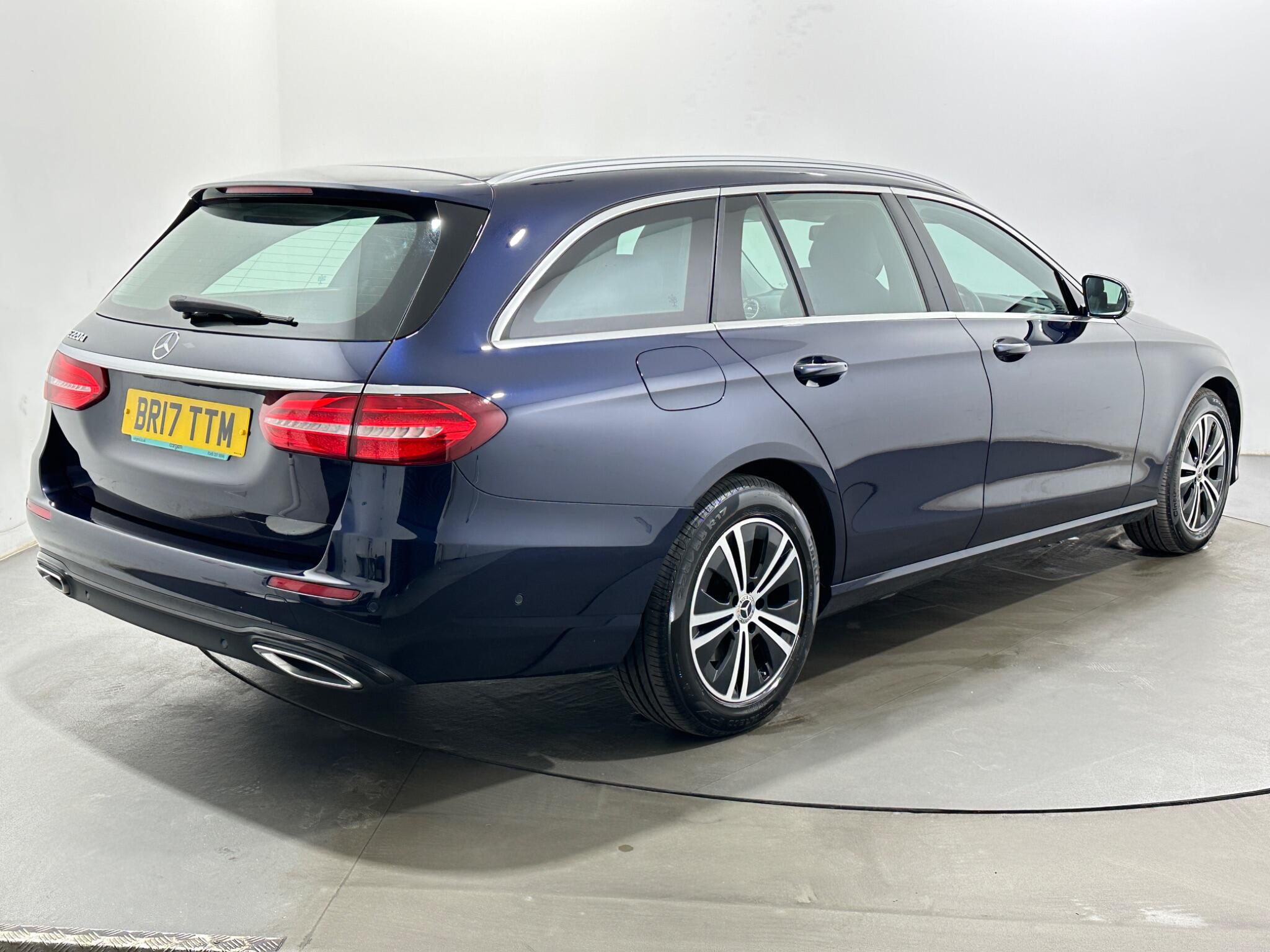 Mercedes-Benz E-Class view 8