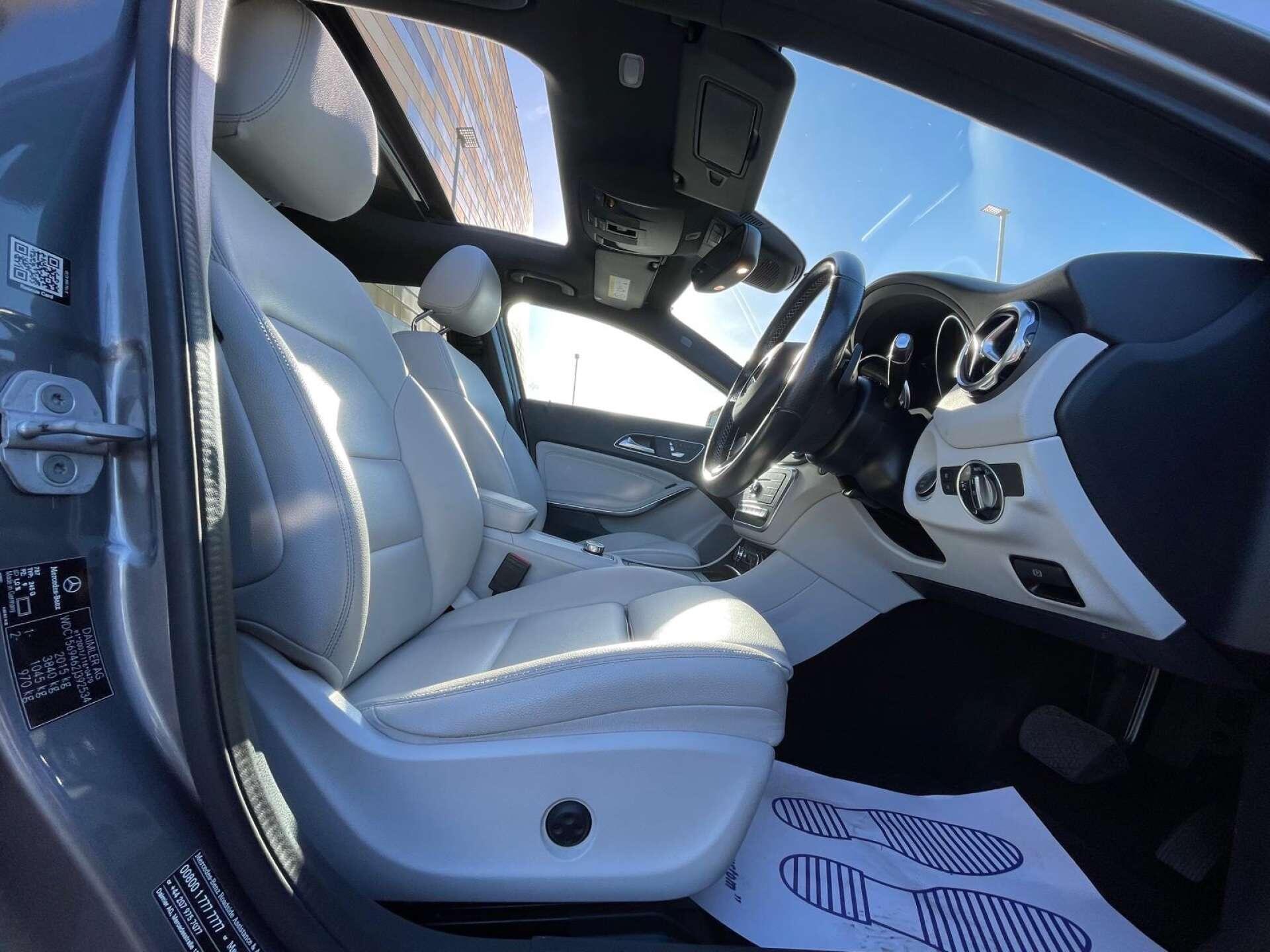 Mercedes-Benz Gla view 35