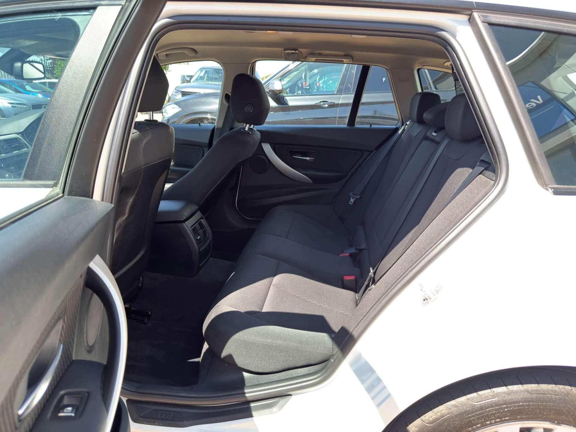 BMW 3 Series view 42