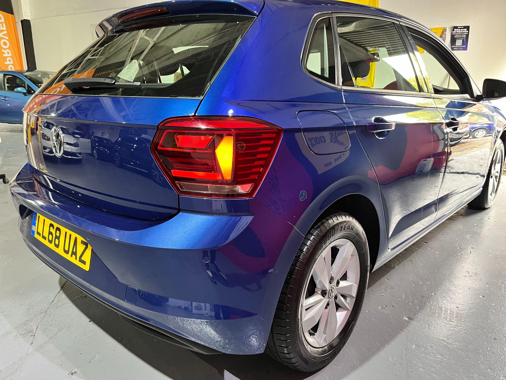 Volkswagen Polo view 8