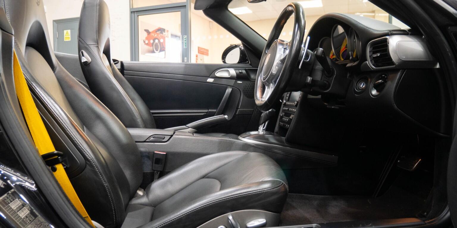Porsche 911 view 14
