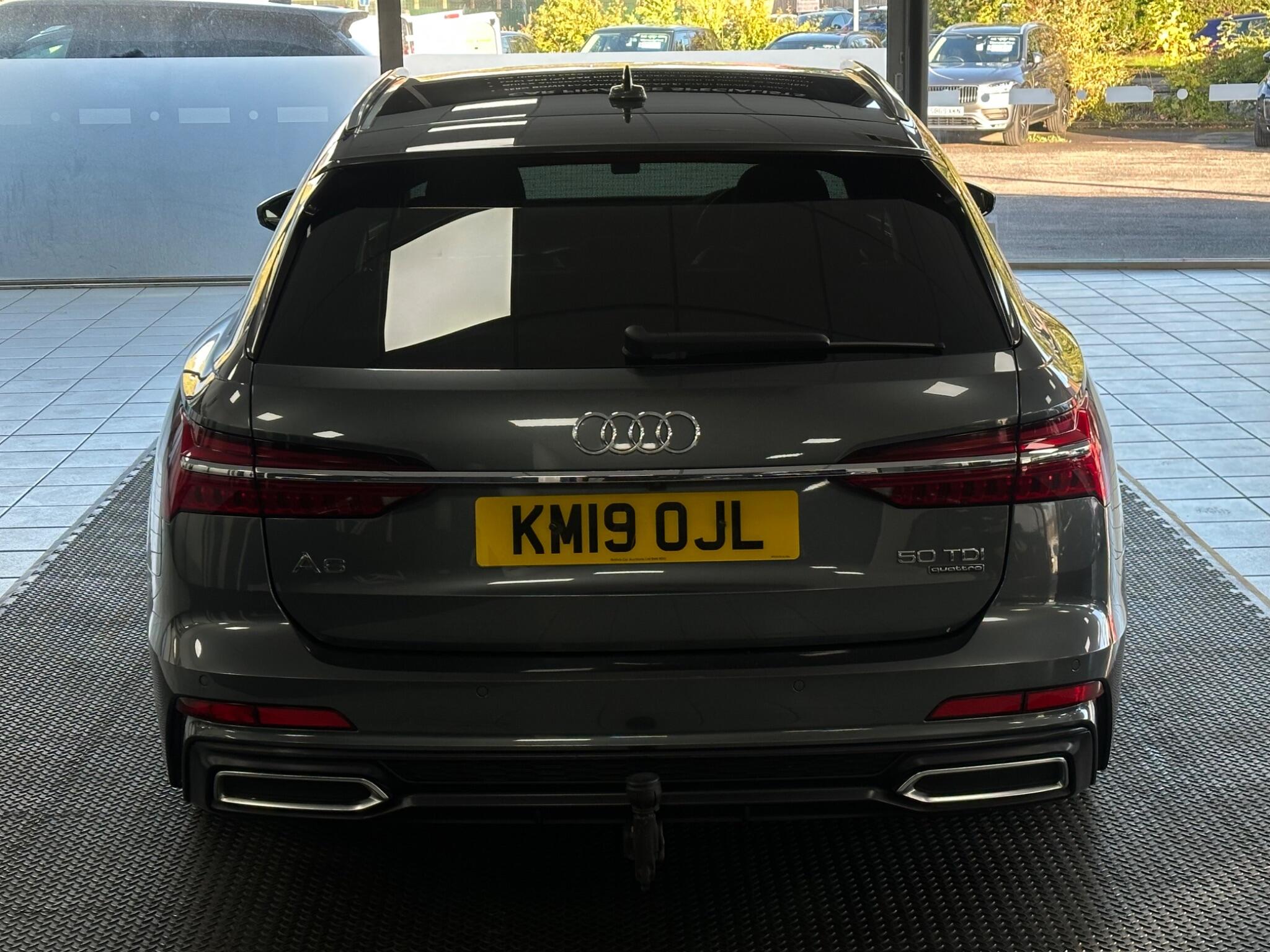 Audi A6 Avant view 12