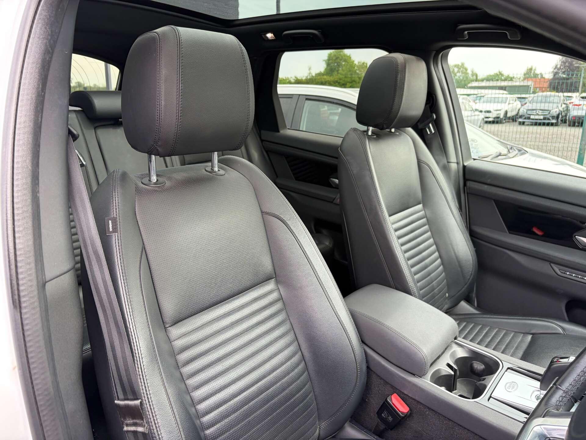 Land Rover Discovery Sport view 37