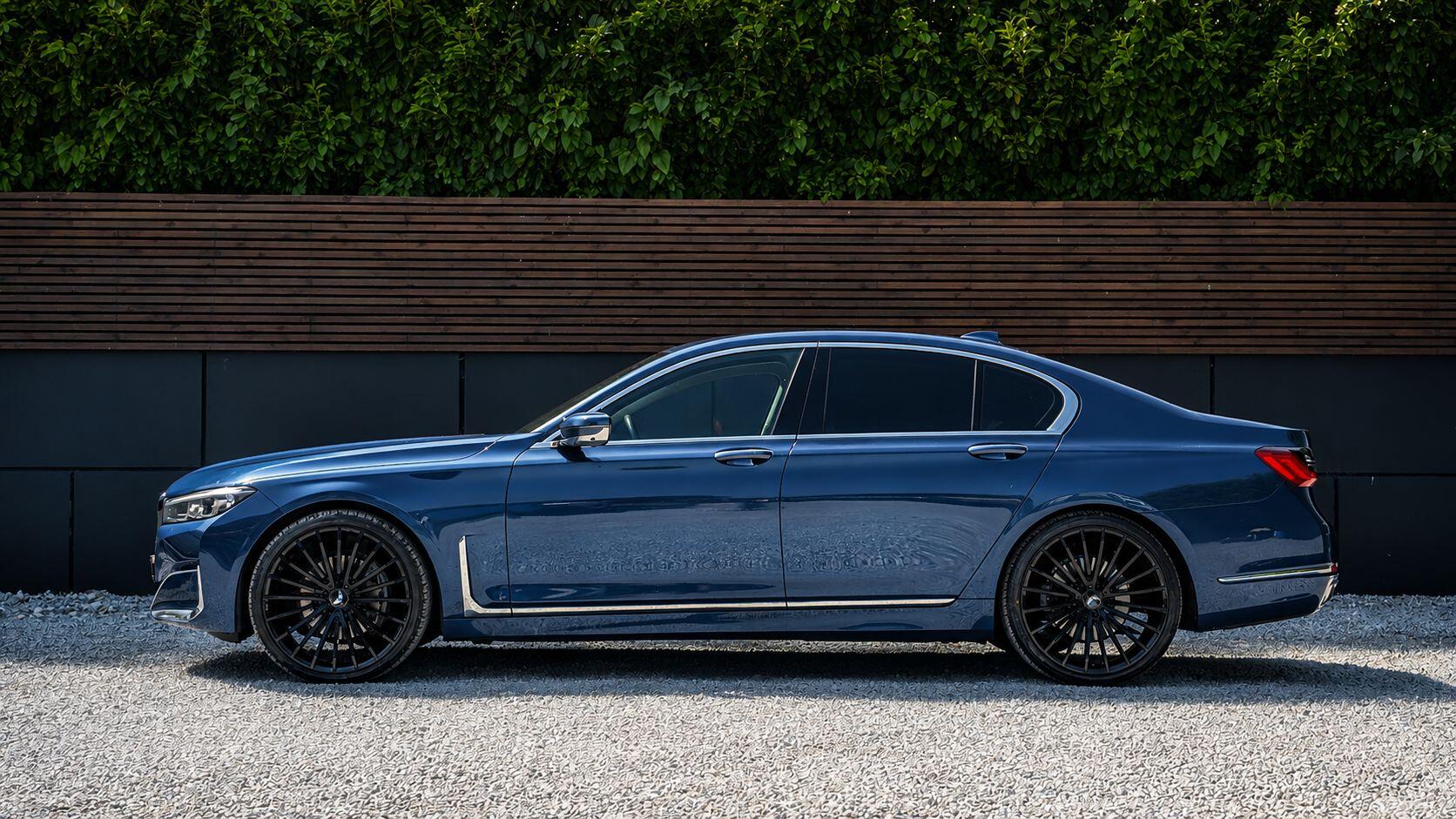 BMW 7 Series view 5