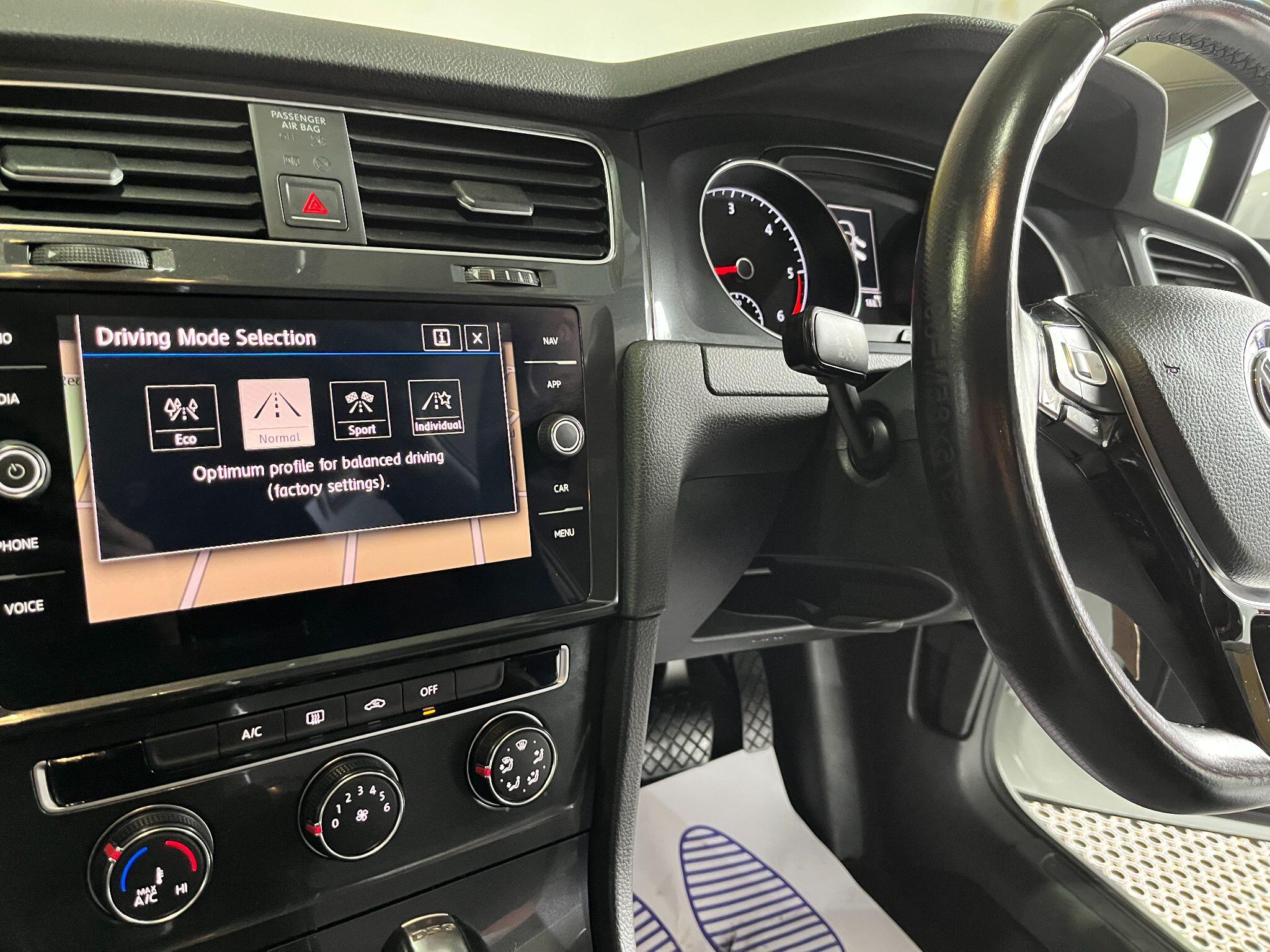 Volkswagen Golf view 44