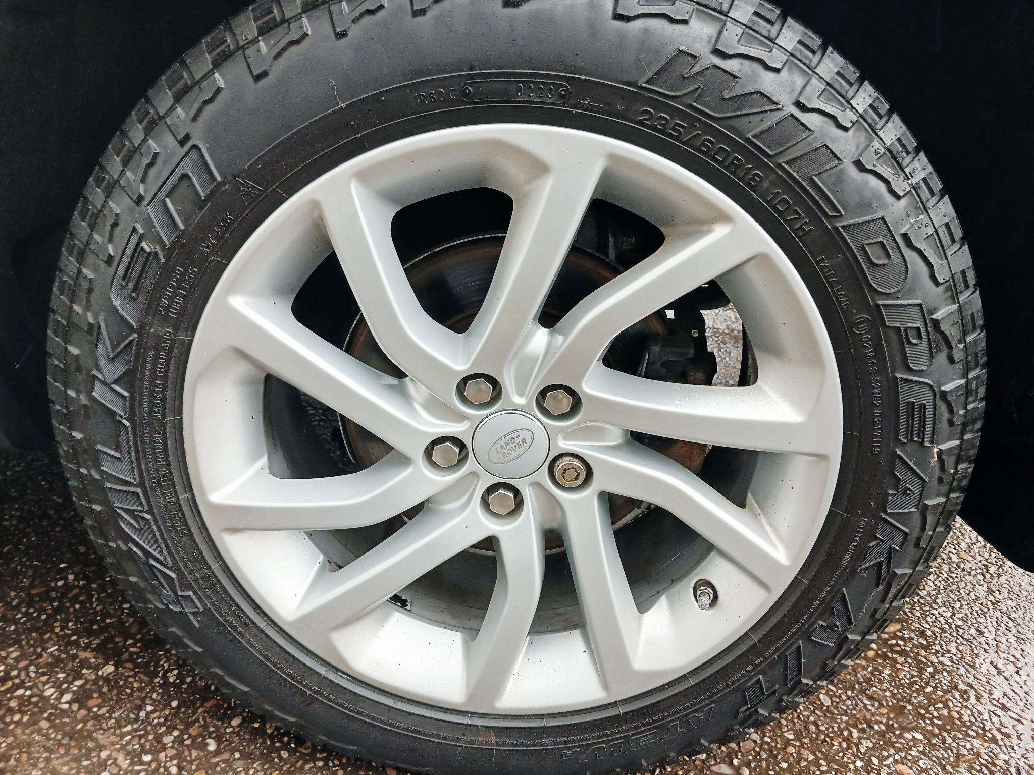 2018 Land Rover Discovery Sport 2.0 TD4 SE 4WD Euro 6 (s/s) 5dr • 100,000 miles image 10