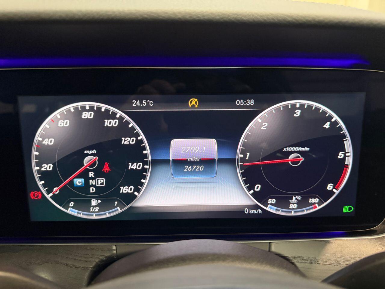Mercedes-Benz E Class view 34