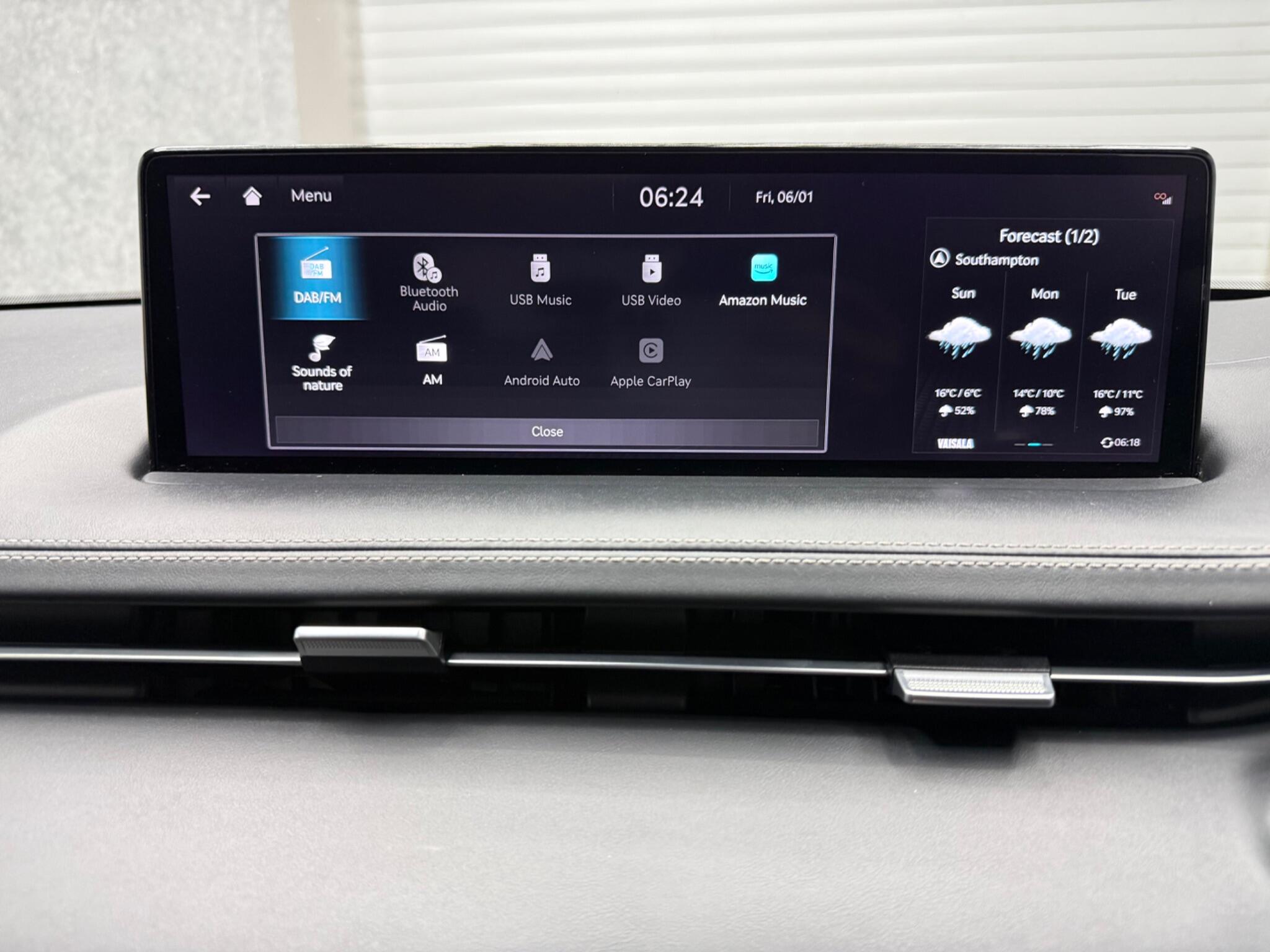 Genesis GV70 view 18