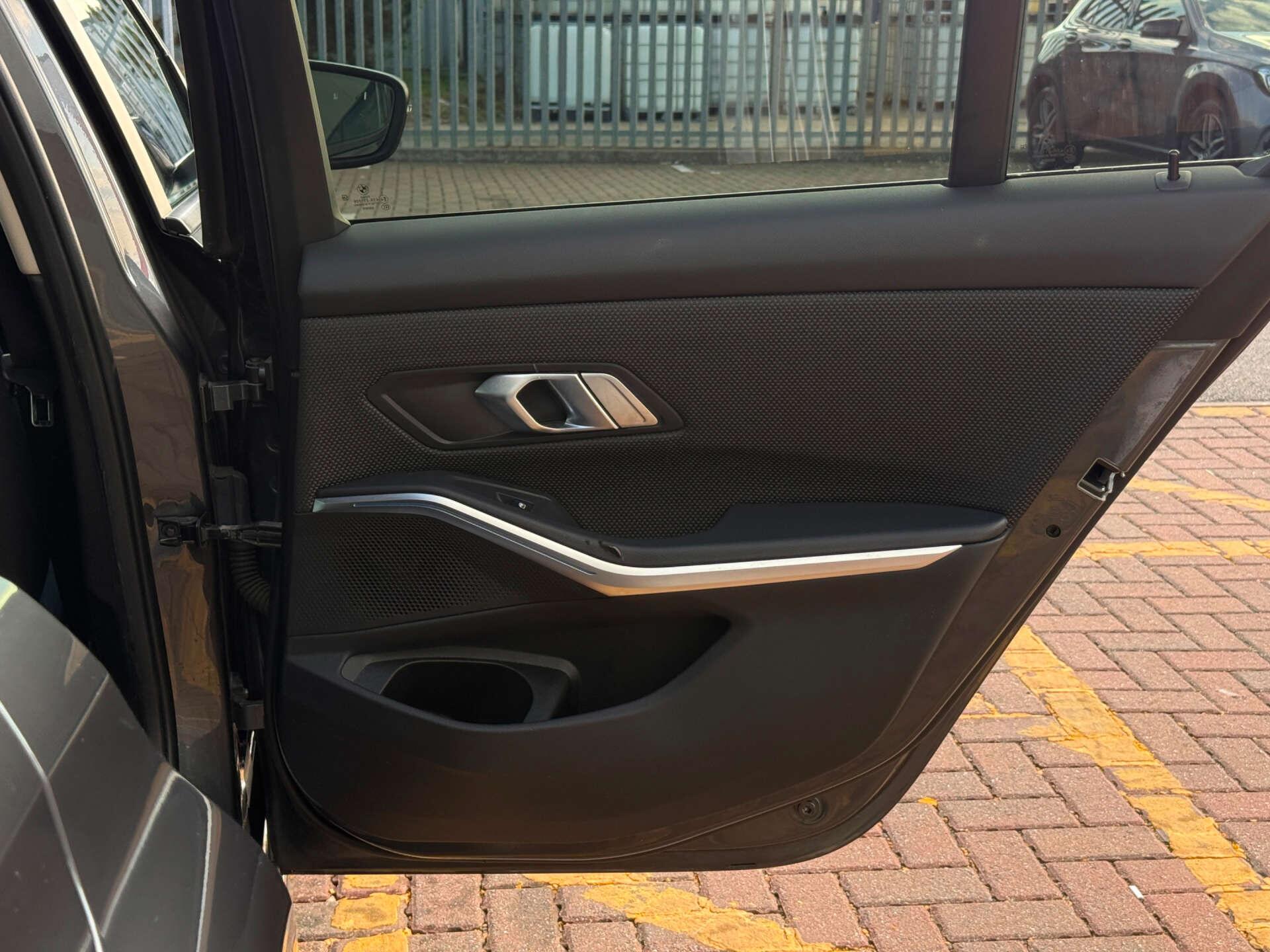 BMW 3 Series view 31