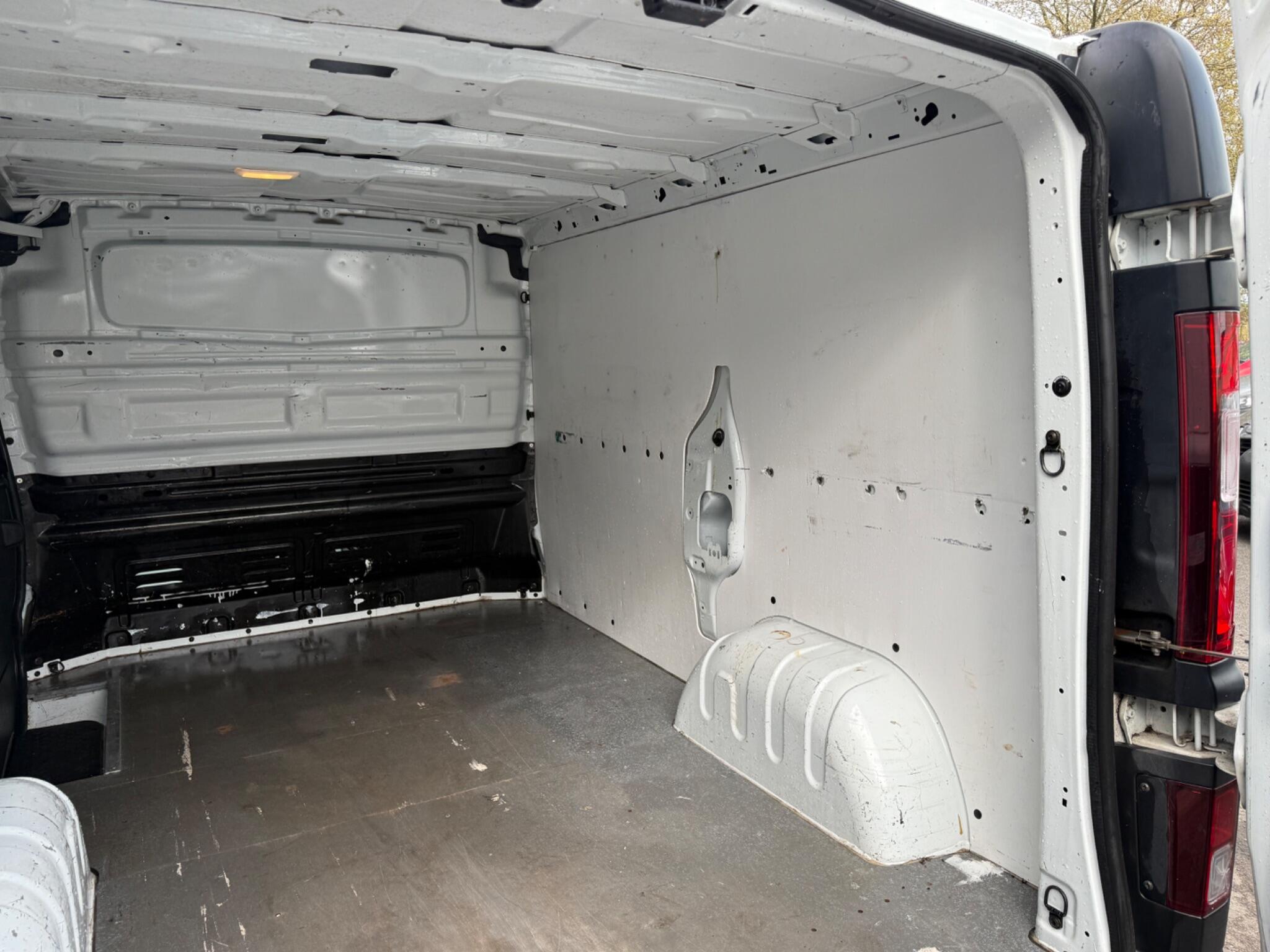 Vauxhall Vivaro - Image 34