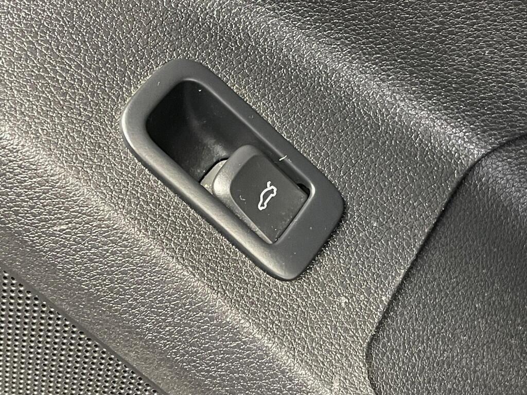 Audi Q2 view 13