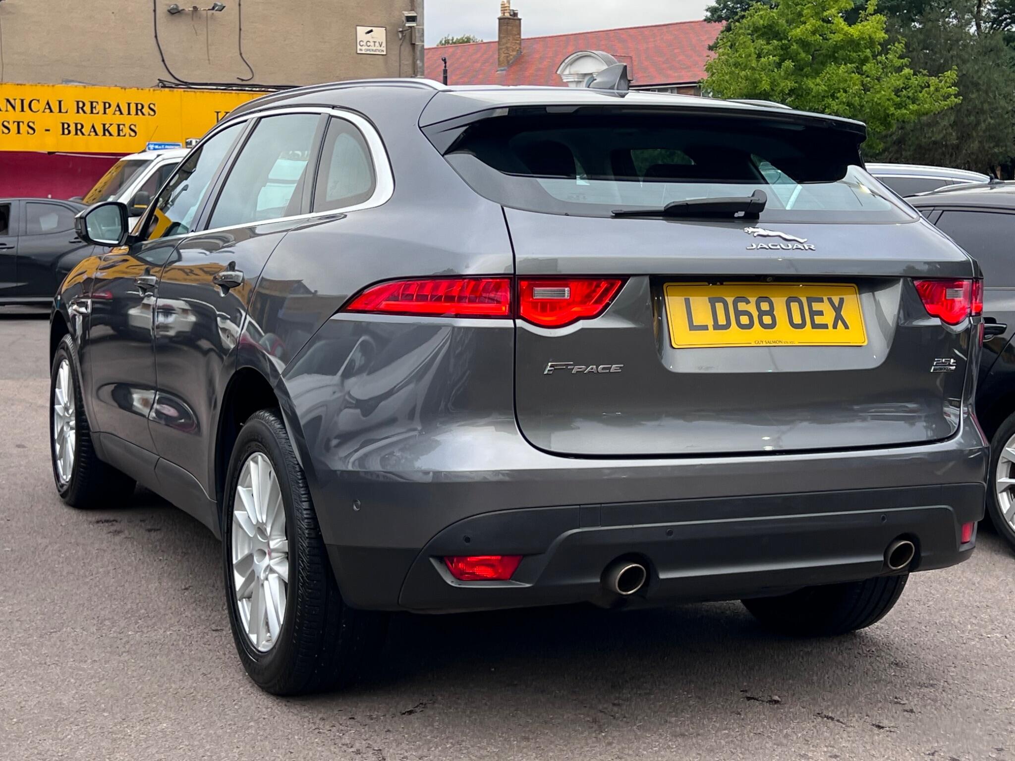 Jaguar F-Pace view 9