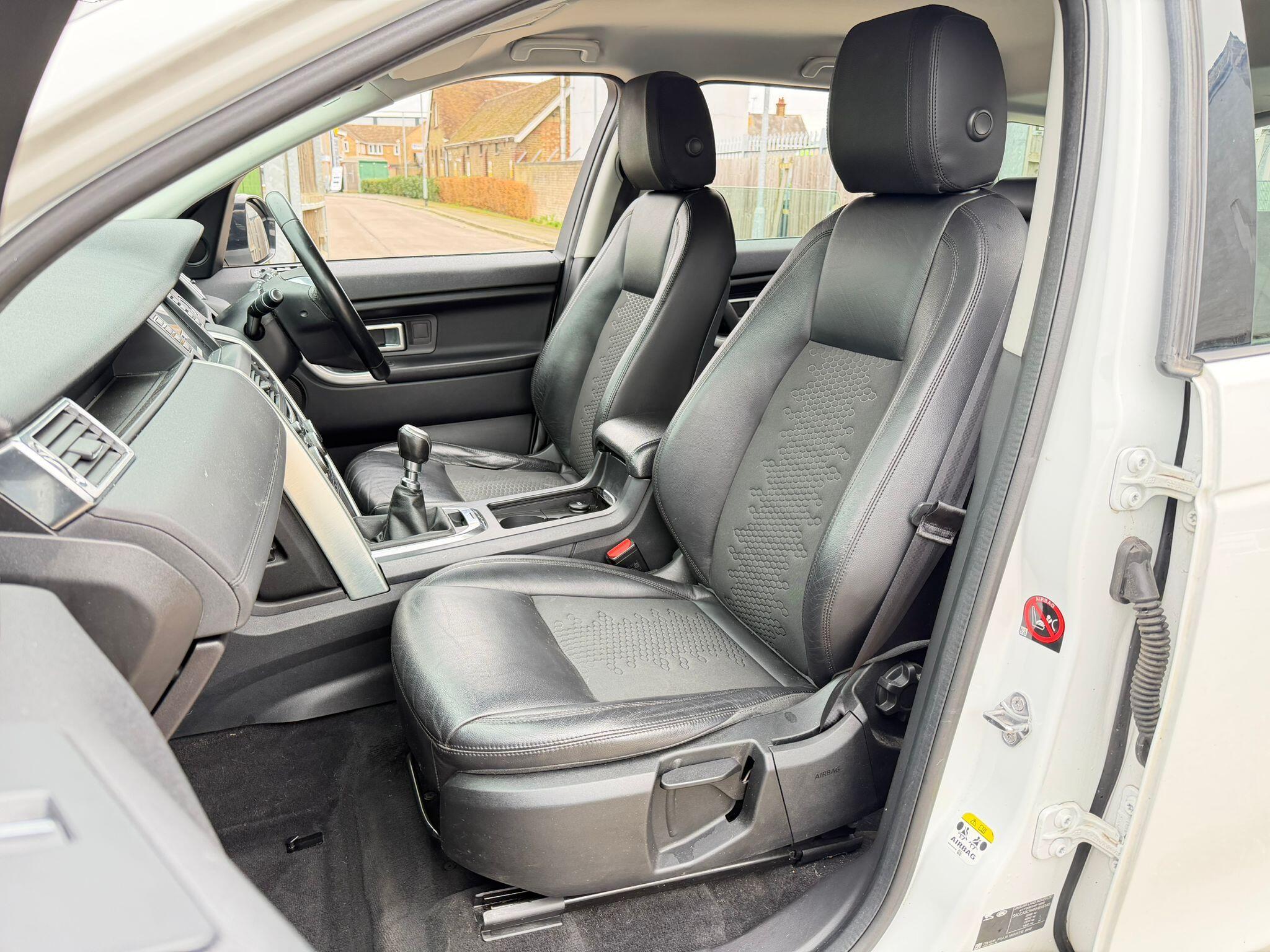 Land Rover Discovery Sport view 29