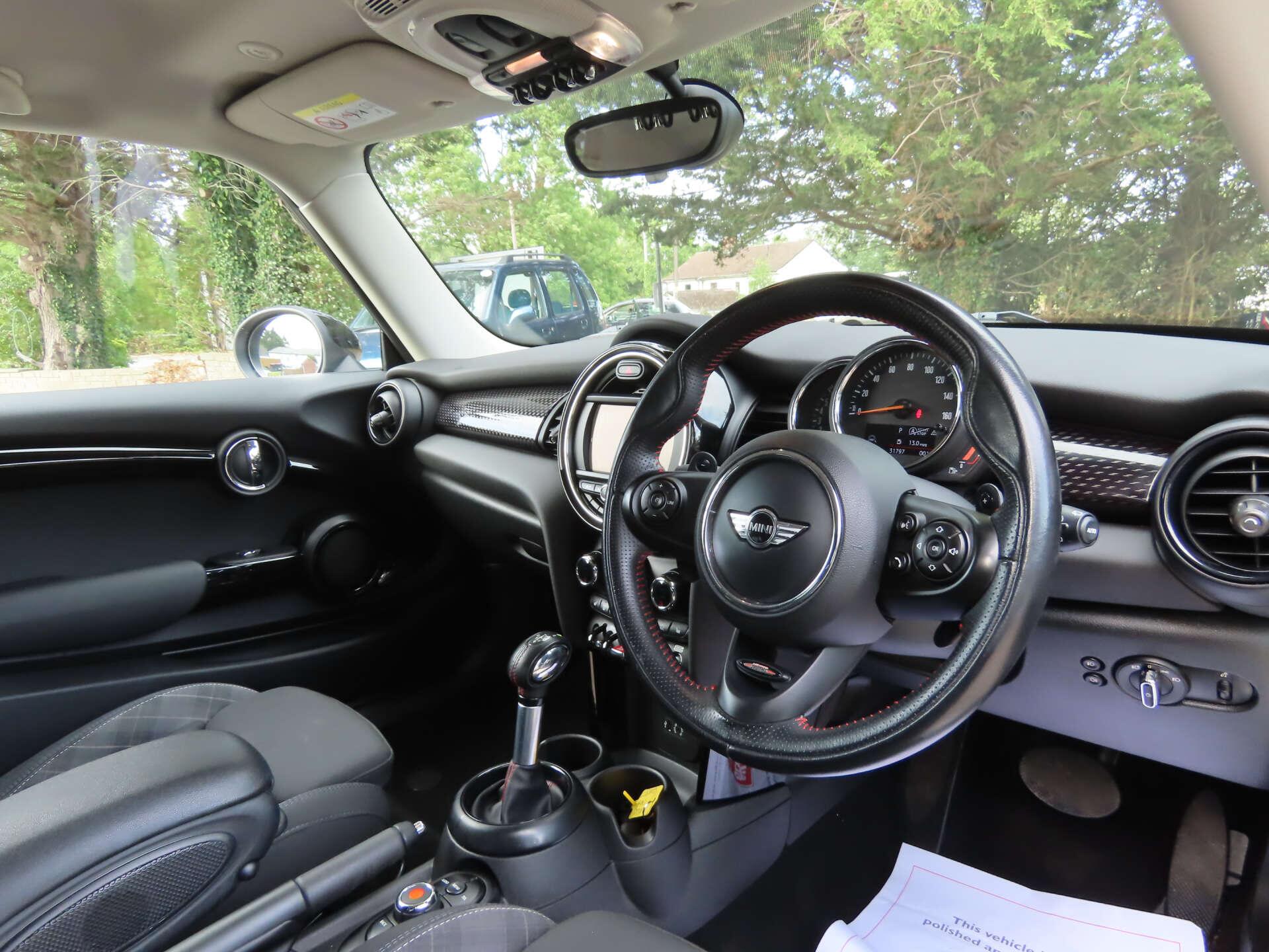 Mini Hatch view 7