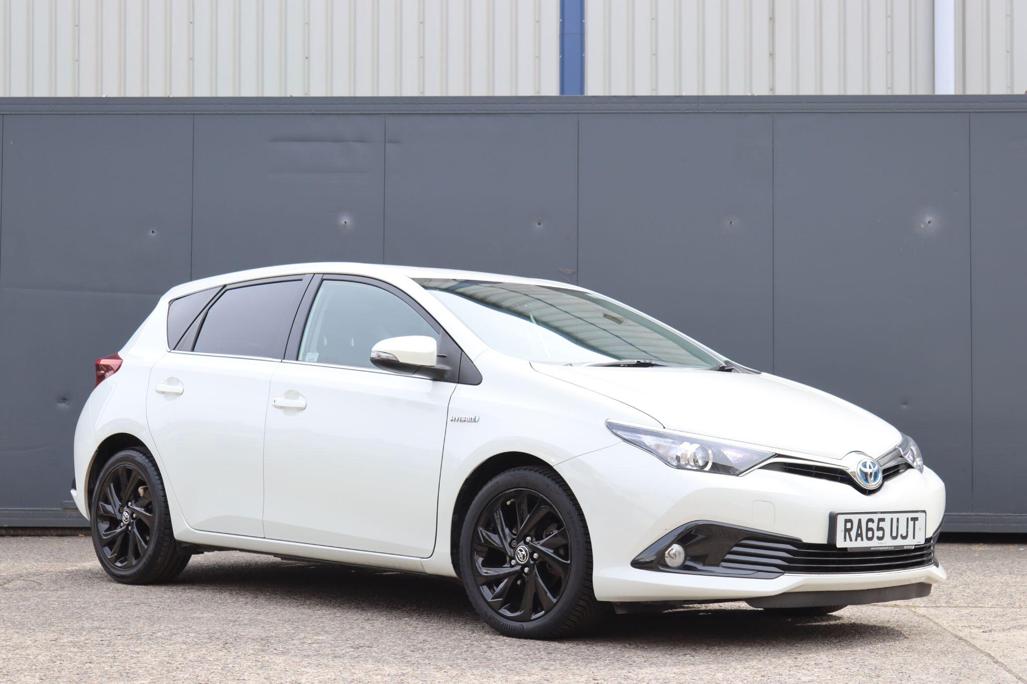 TOYOTA AURIS 1.8 VVT H DESIGN CVT EURO 6 S S 5DR 31 PHOTOS...